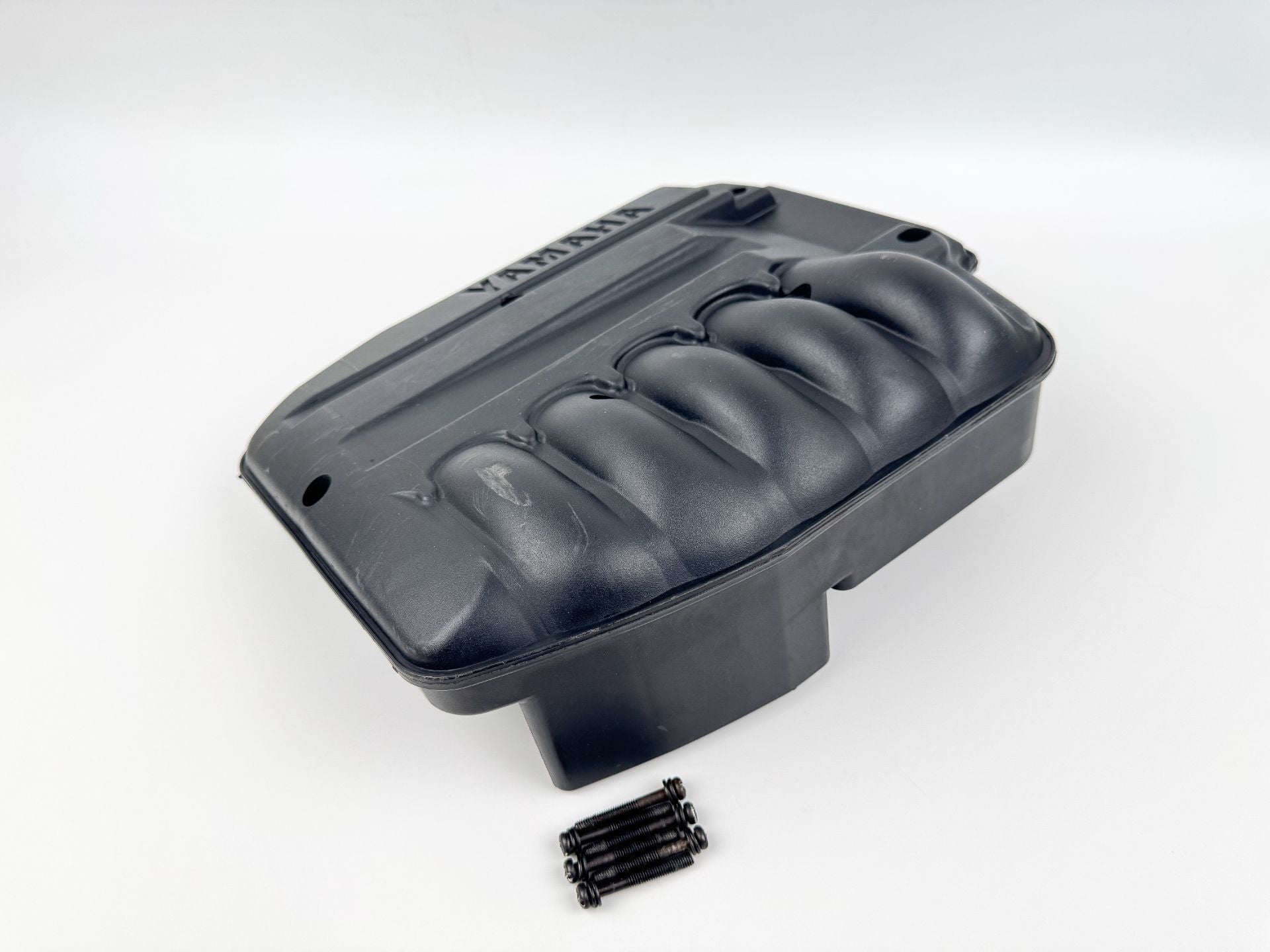 2005 Yamaha 300 HP HPDI 2 Stroke Outboard Intake Air Silencer Assembly 60V-14440-00-00 OEM