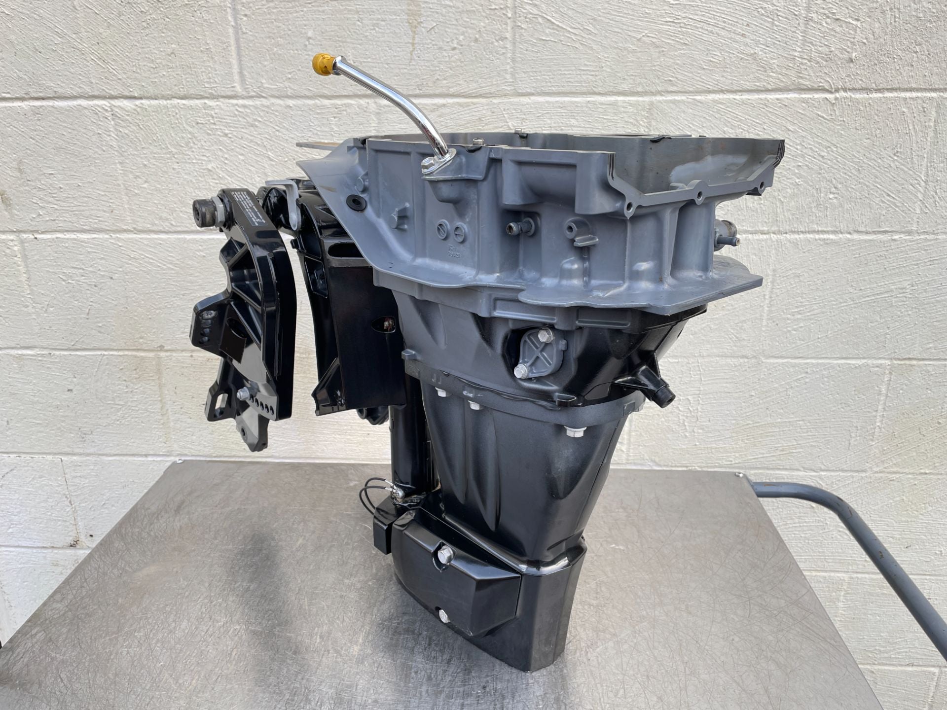2016 Suzuki 40 HP 4 Stroke Outboard Complete Midsection & Swivel Bracket 11501-88L01-0EP OEM
