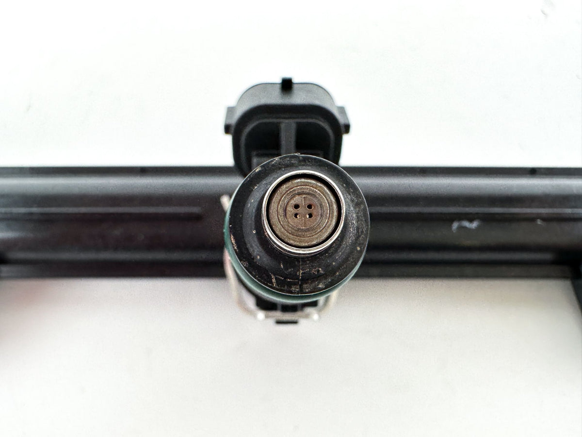 2012 Yamaha 250 HP 4 Stroke Outboard Fuel Injector Set W/ Rail 6AW-13761-00-00 OEM