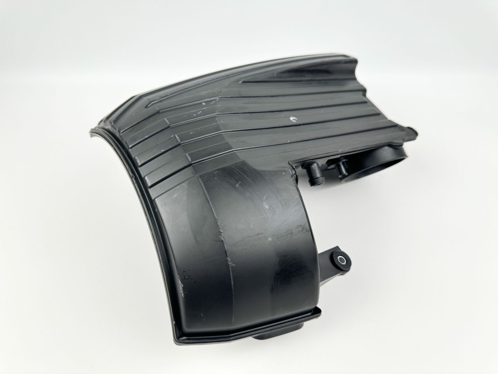 2005 Suzuki 140 HP 4 Stroke Outboard Intake Air Silencer Assembly 13810-90J01 OEM