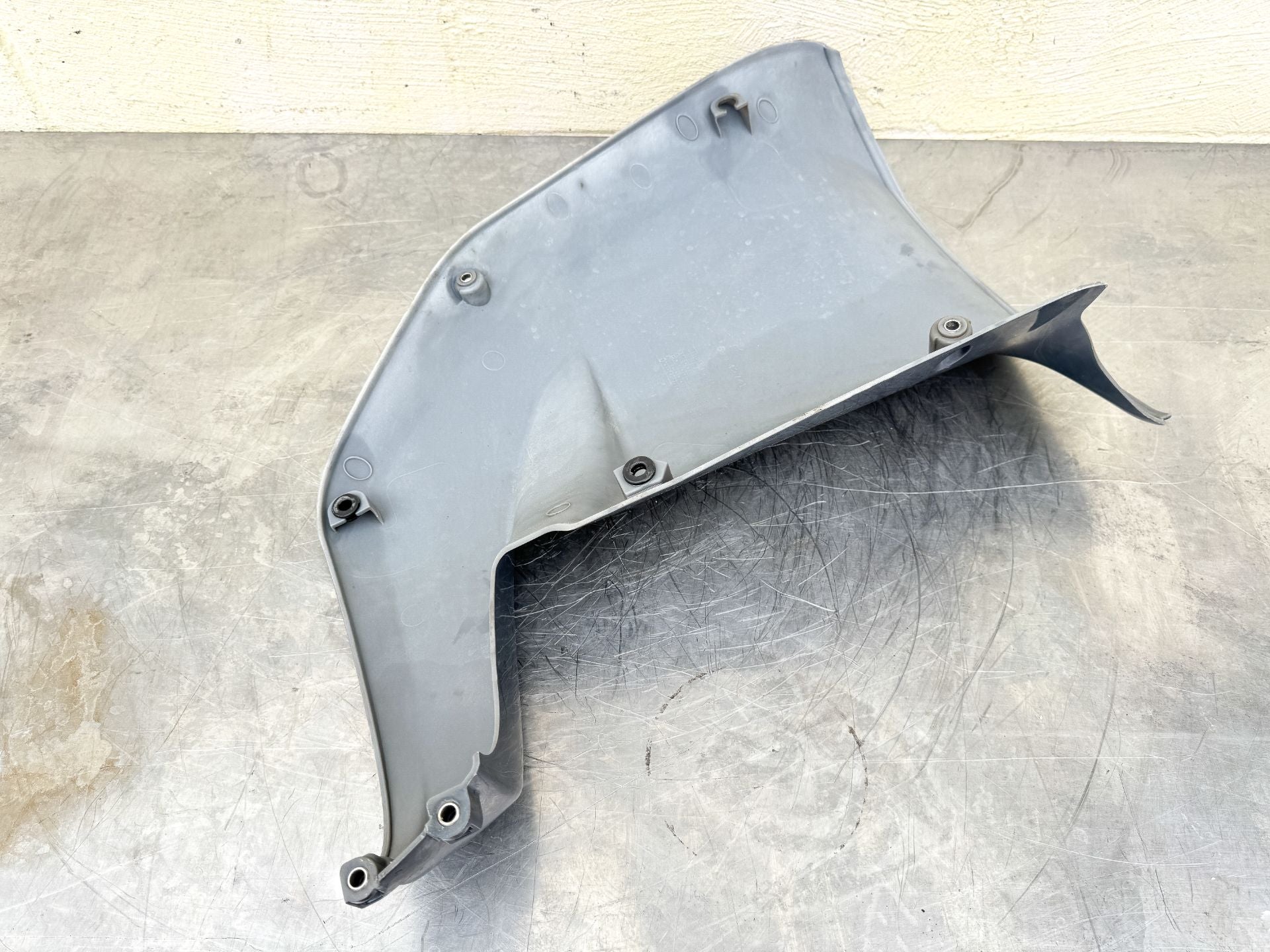 2002 Yamaha 225 HP 4 Stroke Outboard Lower Apron Cover Set 69J-42771-00-8D OEM