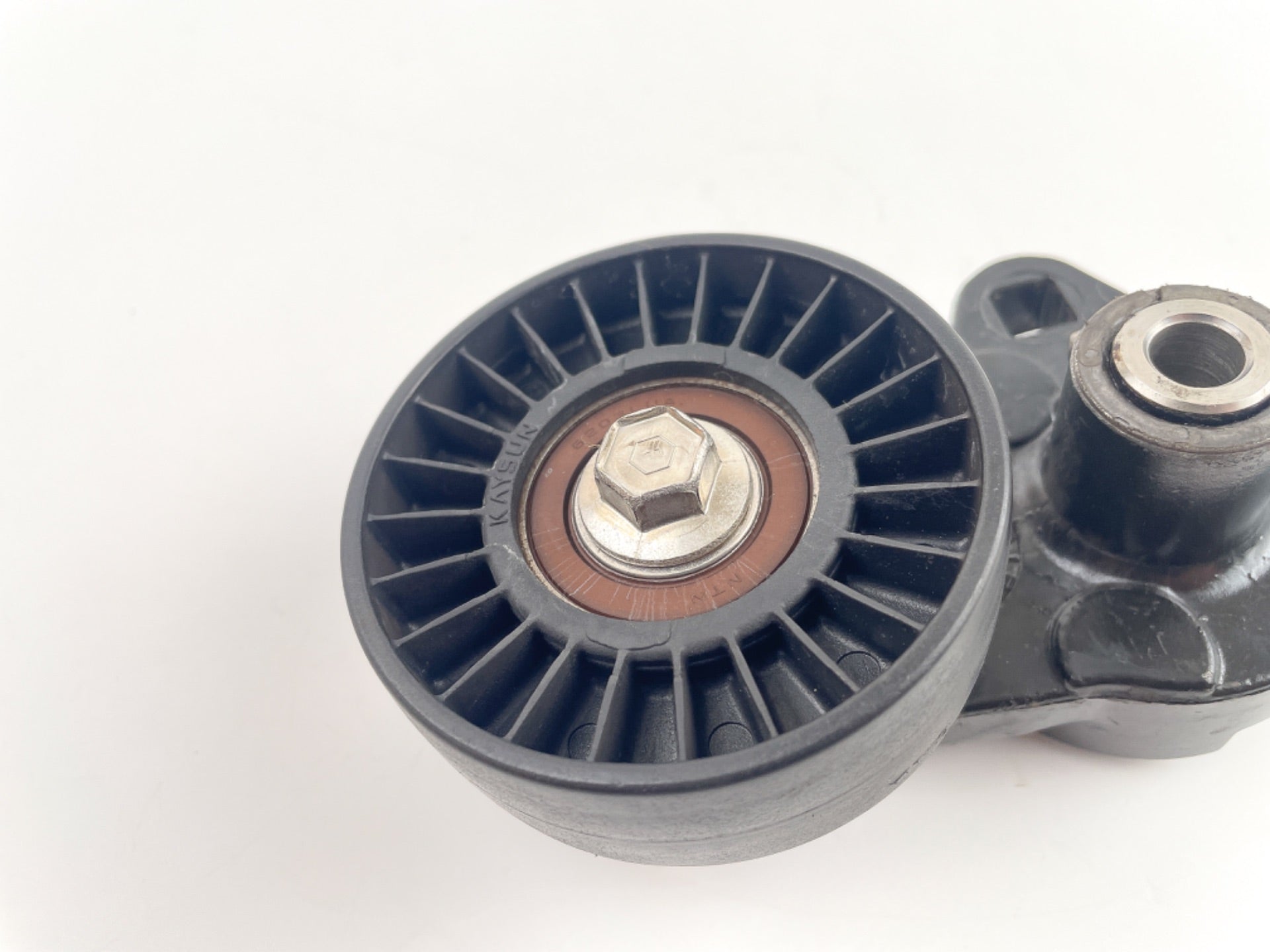 2006 Mercury 175 HP 2 Stroke Outboard Belt Tensioner 856815T2 OEM