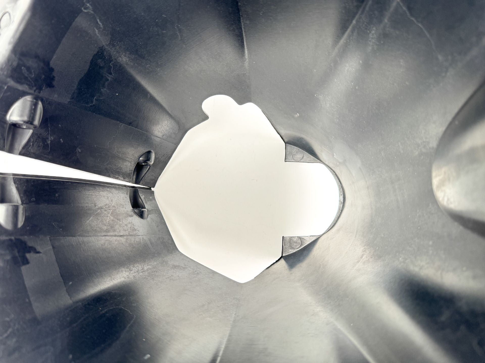 2006 Mercury 25 HP 4 Stroke Outboard Lower Apron Cover 896116T OEM