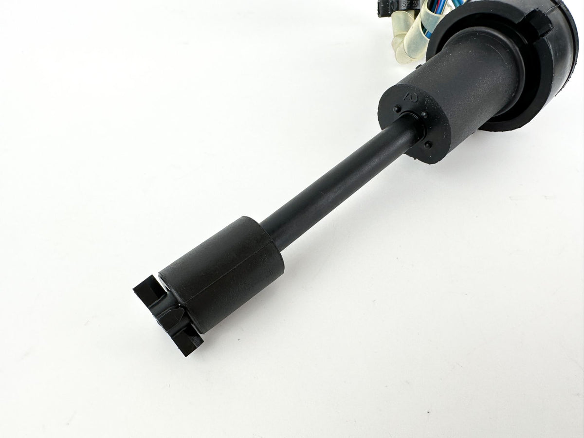 2005 Yamaha 200 HP 2 Stroke Outboard Oil Level Sensor 67H-85730-01-00 OEM