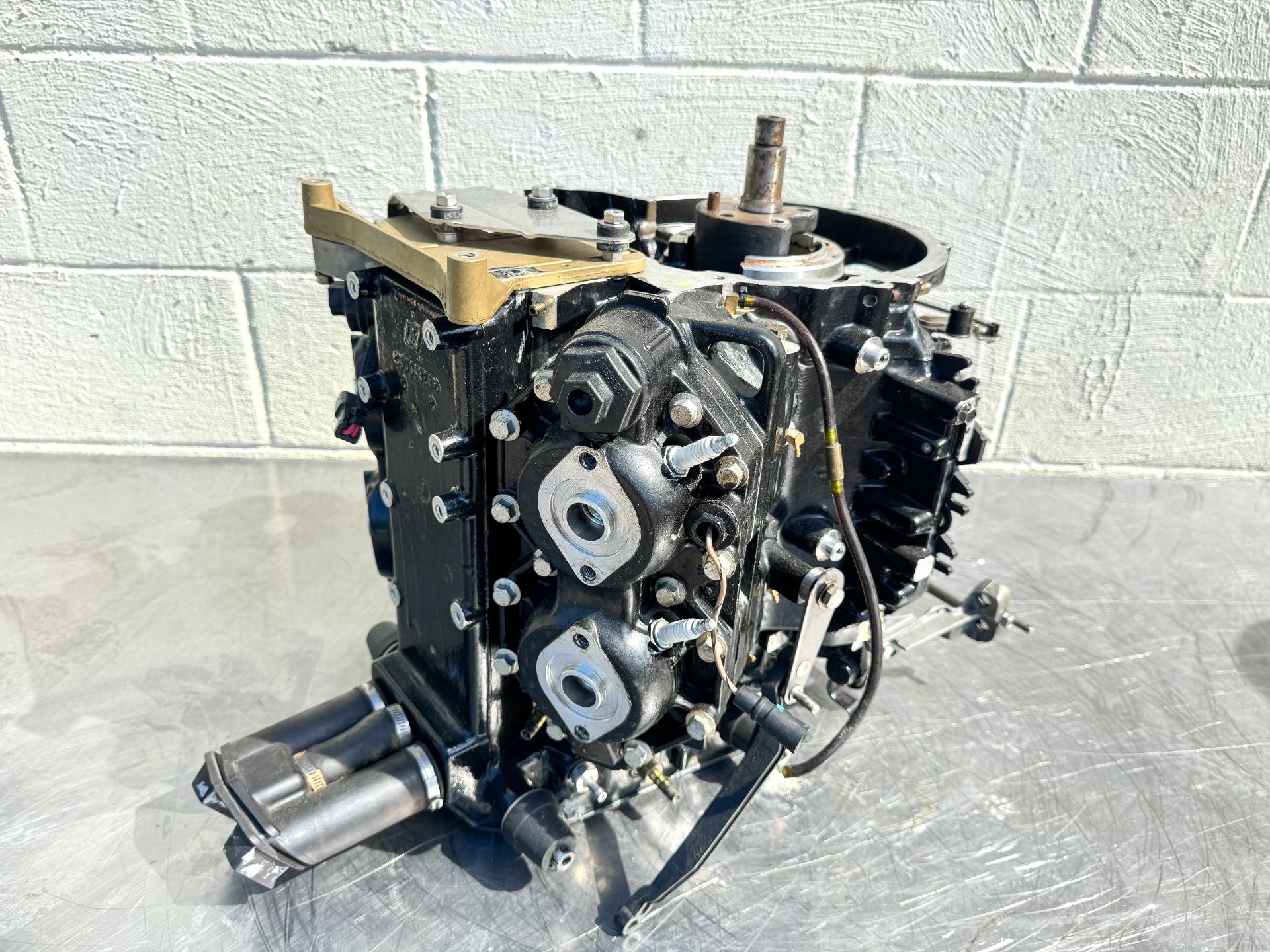 2005 Evinrude 115 HP 2 Stroke Outboard Powerhead OEM