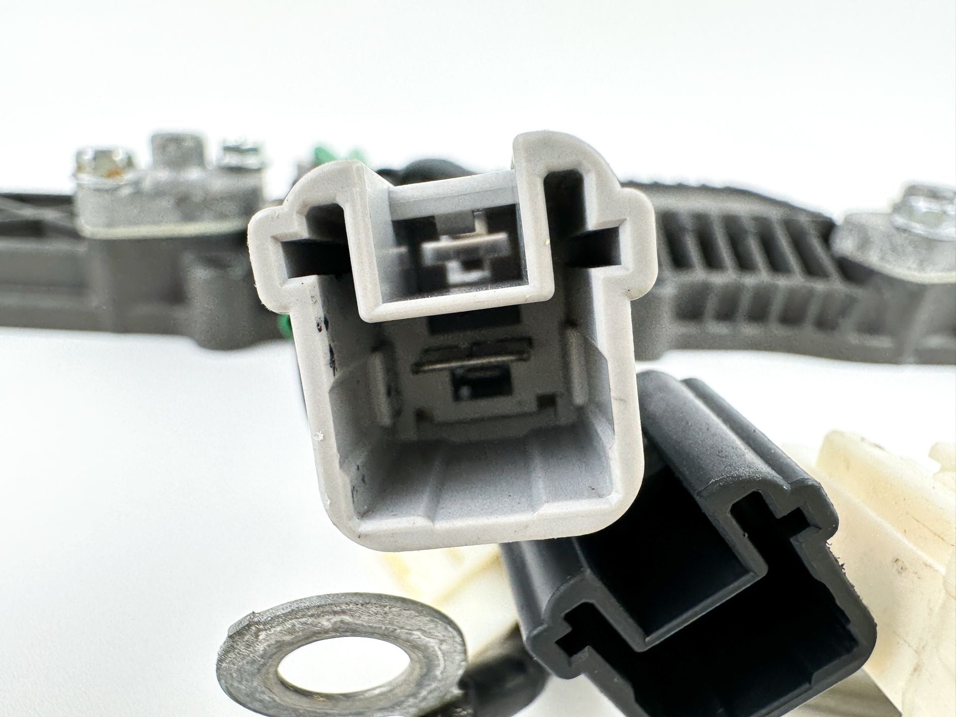 2005 Suzuki 115 HP 4 Stroke Outboard Rectifier & Regulator 32800-90J20 OEM
