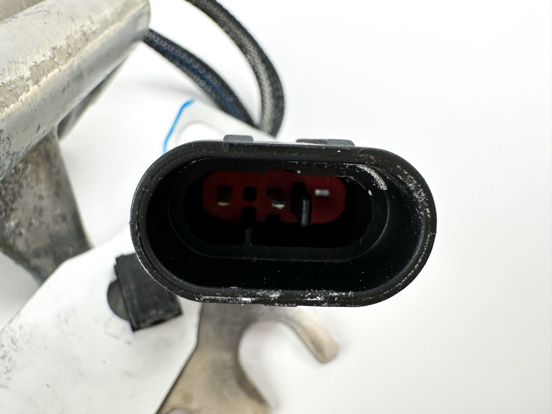 2006 Evinrude 40HP Etec 2 Stroke Outboard Fuel Injector Set W/ Rail 5006220 OEM