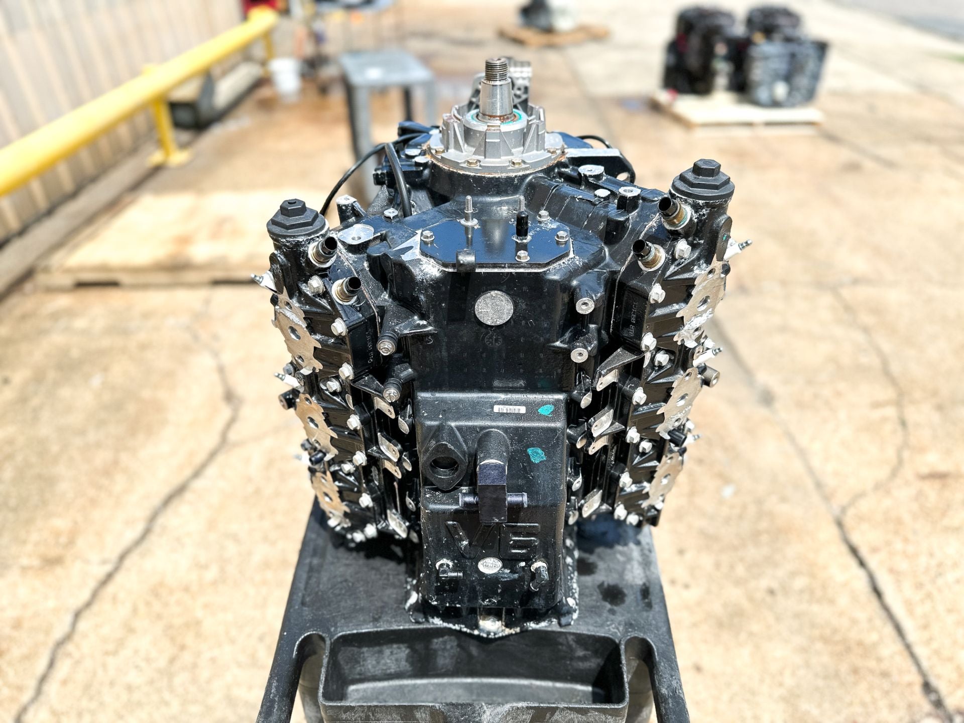 2013 Evinrude 250 HP 2 Stroke Outboard Powerhead 5007977 190 Hours