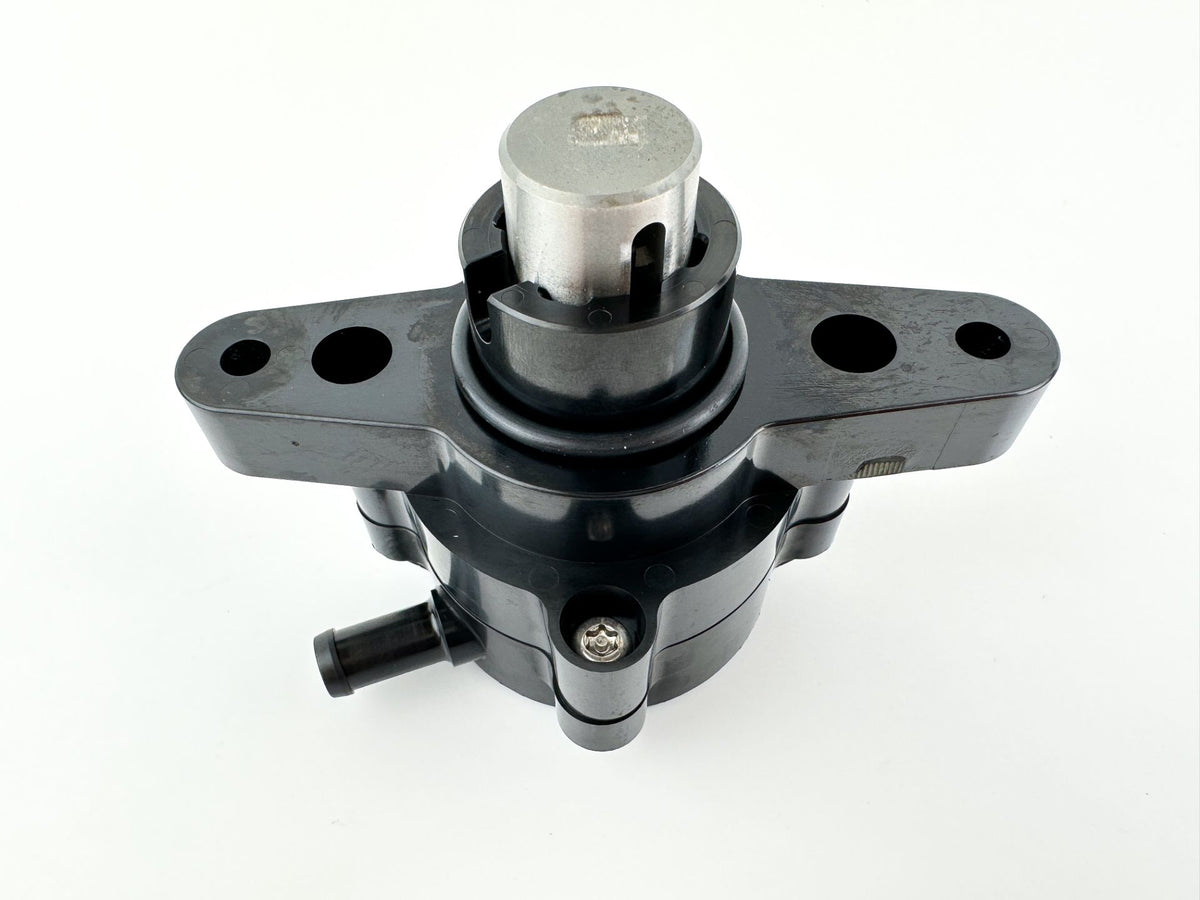 2007 Suzuki 175 HP 4 Stroke Outboard Fuel Pump 15100-96J01 OEM