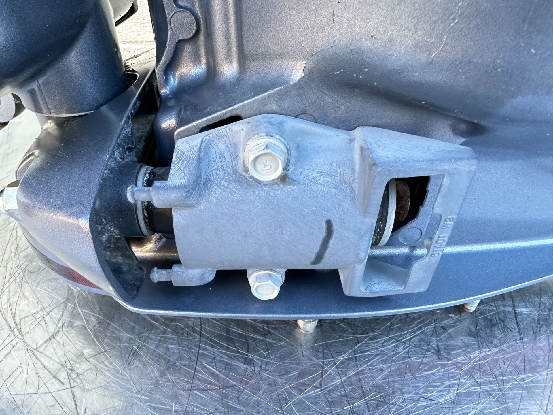 2017 Yamaha 250 HP 4 Stroke VMAX Outboard Complete Midsection & Swivel Bracket OEM