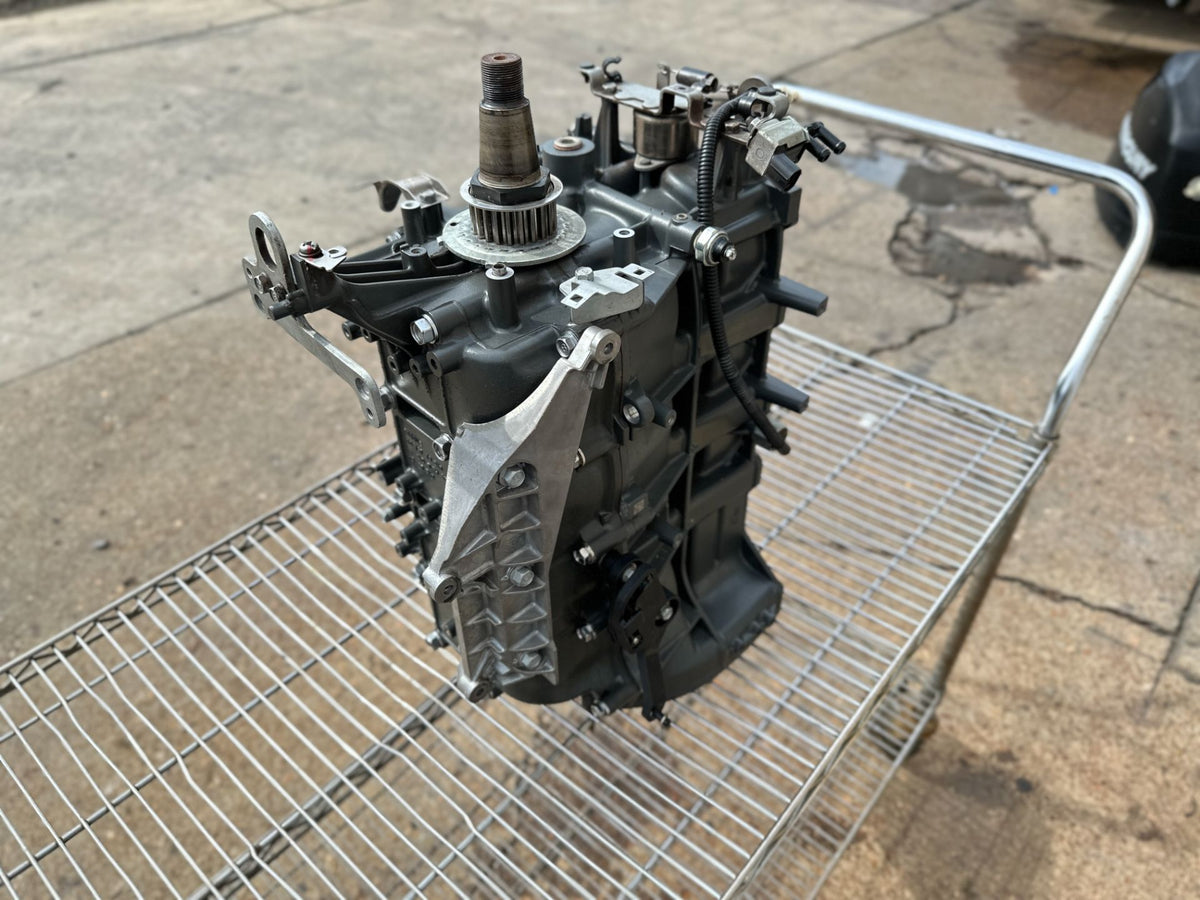 2013 Yamaha 115 HP 4 Stroke Outboard Crankcase Short Block Assembly 68V-W009B-13-9S OEM