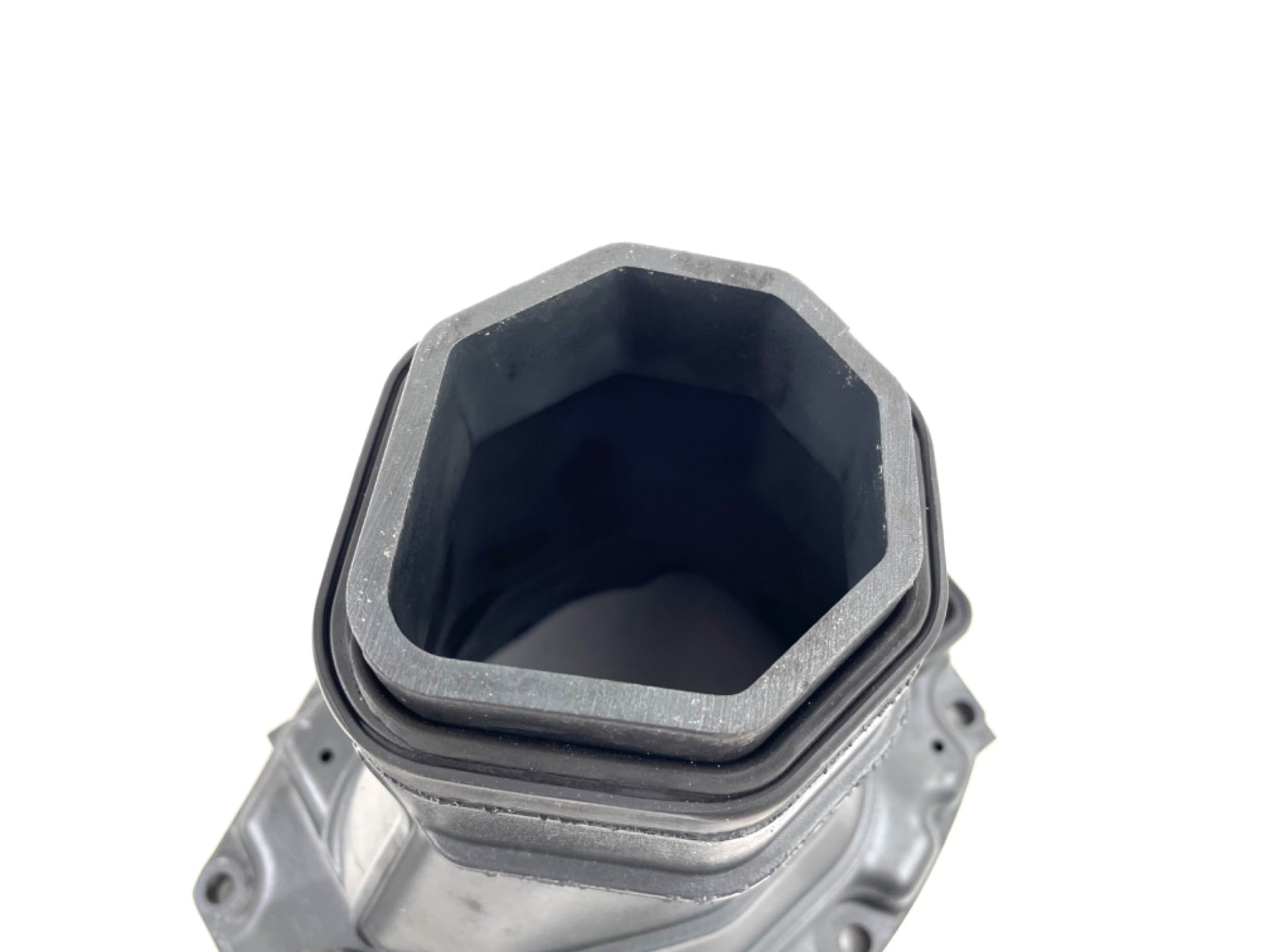 2016 Yamaha 150 HP 4 Stroke Outboard Exhaust Muffler 63P-14711-01-9S OEM