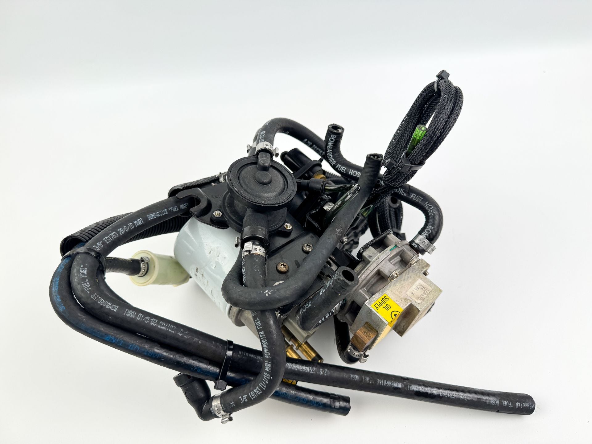 2005 Evinrude 115 HP 2 Stroke Outboard Oil Manifold & Pump 5000836 OEM