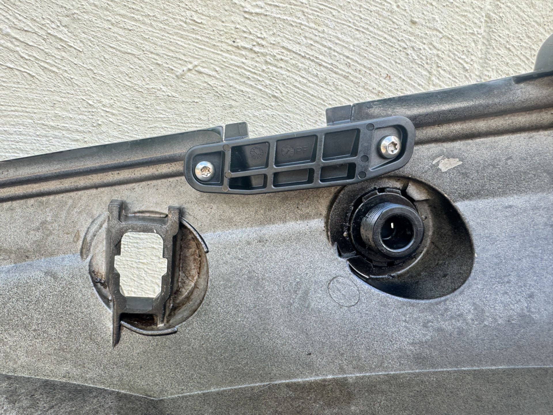 2020 Mercury 250 HP 4 Stroke Outboard Lower Apron Cowling Port 8M0142217 OEM