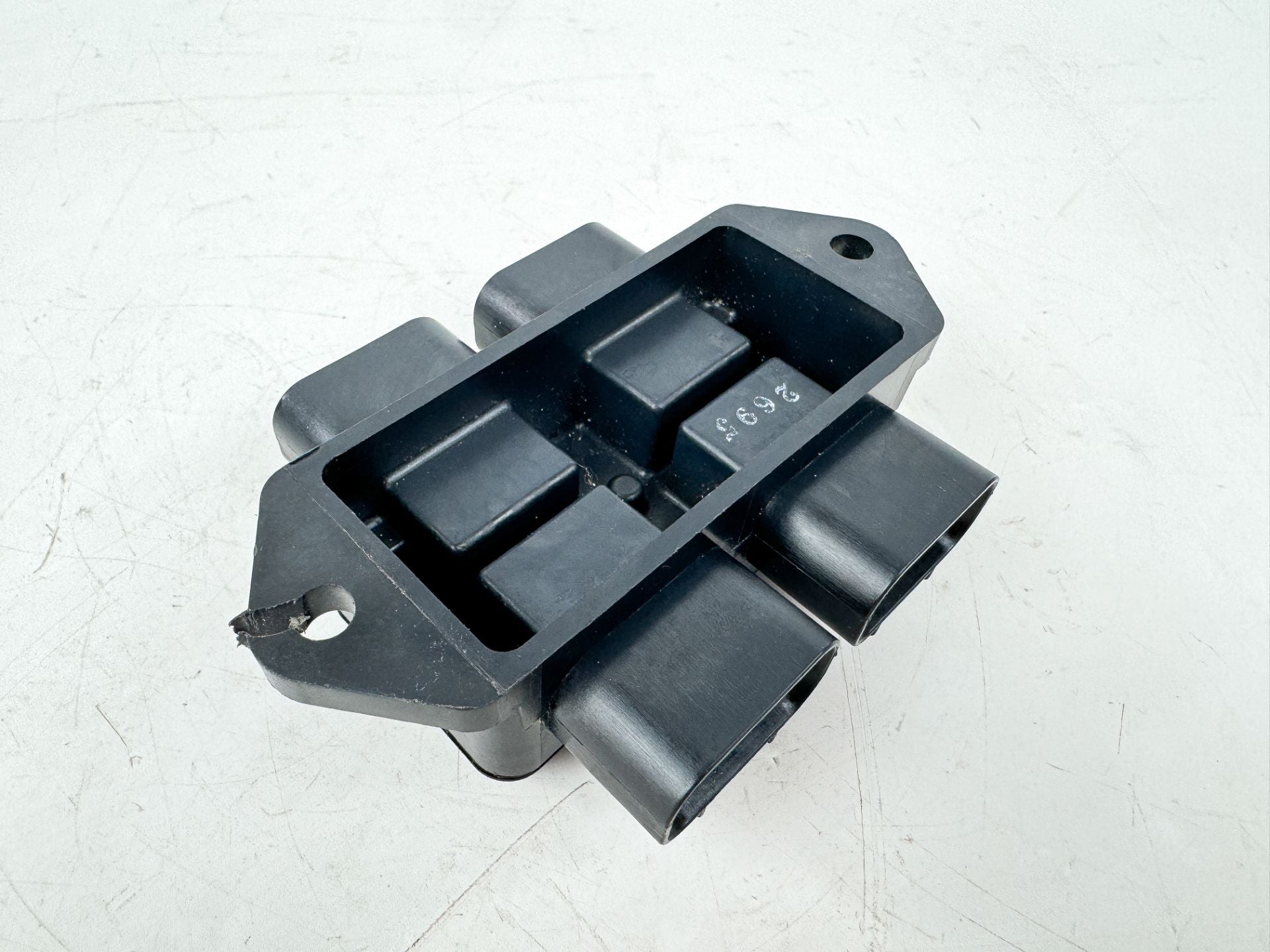 SmartCraft Mercury 4-Way Junction Box 878492A14 Mount Broken