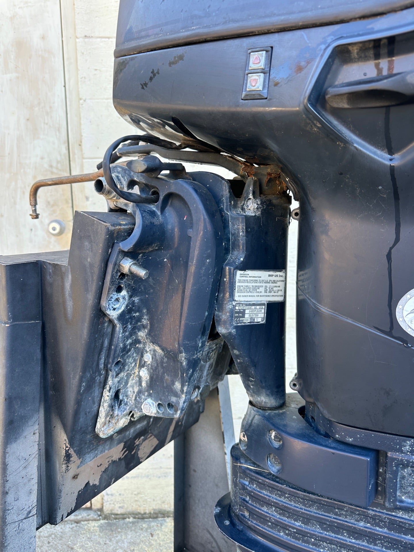 2007 Evinrude Etec 40HP 2 Stroke Outboard Engine W/ 20" Shaft Needs Work