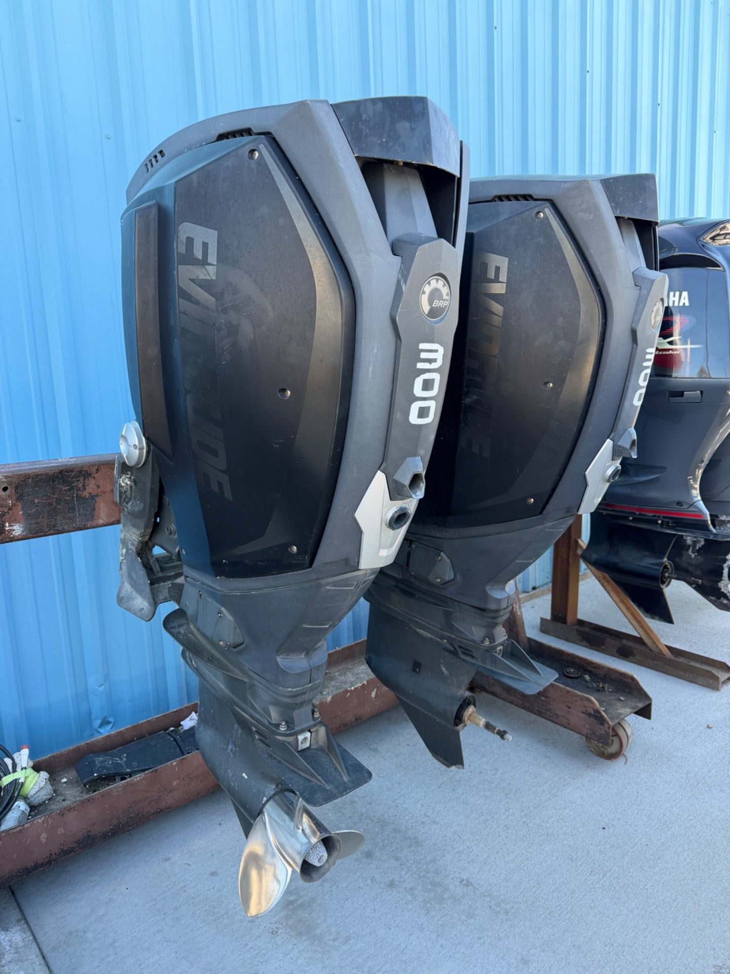 2015 Evinrude G2 Etec 300HP 2 Stroke Outboard Engines 25" Shafts - Need Repair