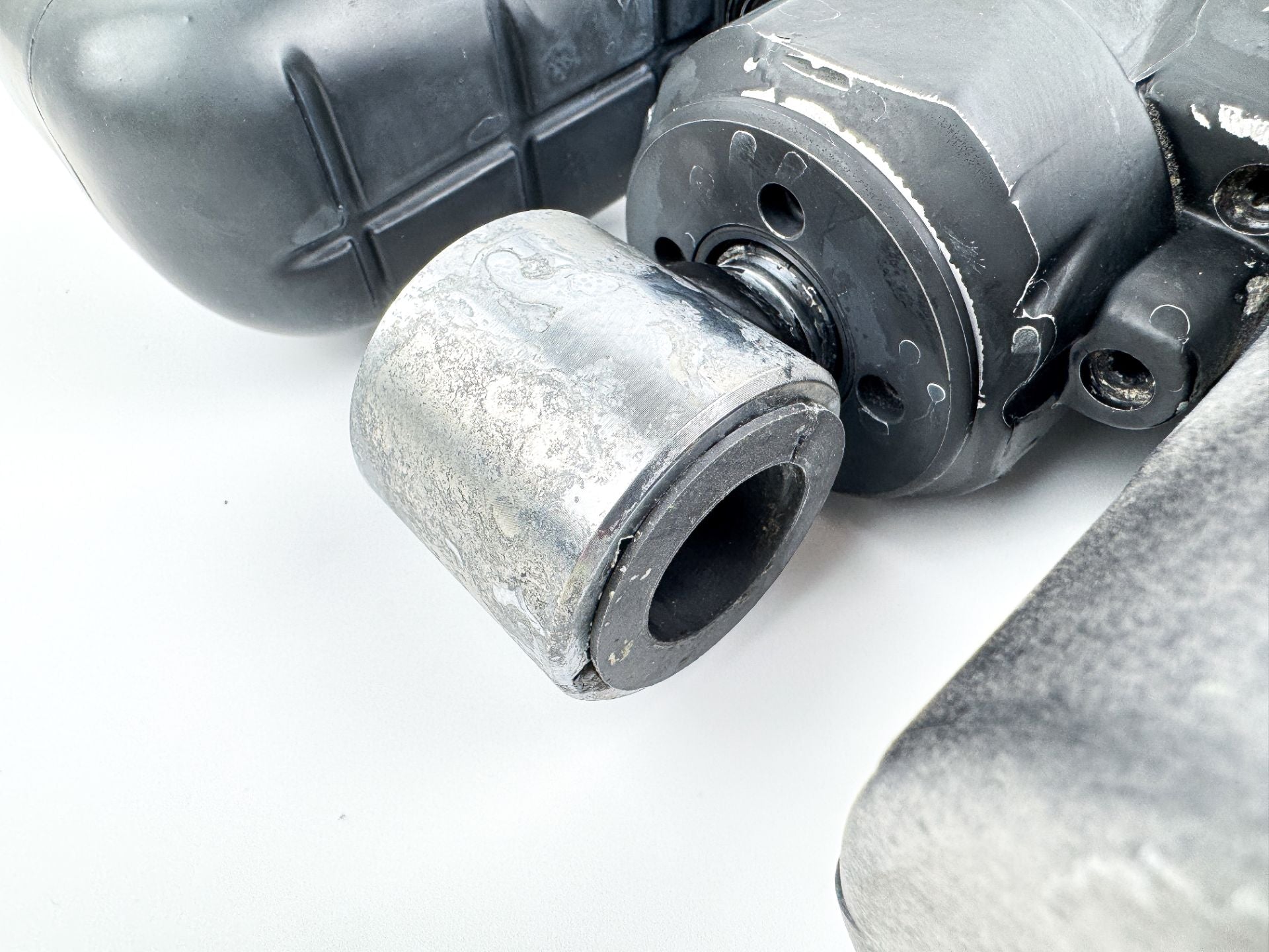 2017 Evinrude 200 HP Etec 2 Stroke Outboard Power Trim Tilt Unit 5005113 OEM