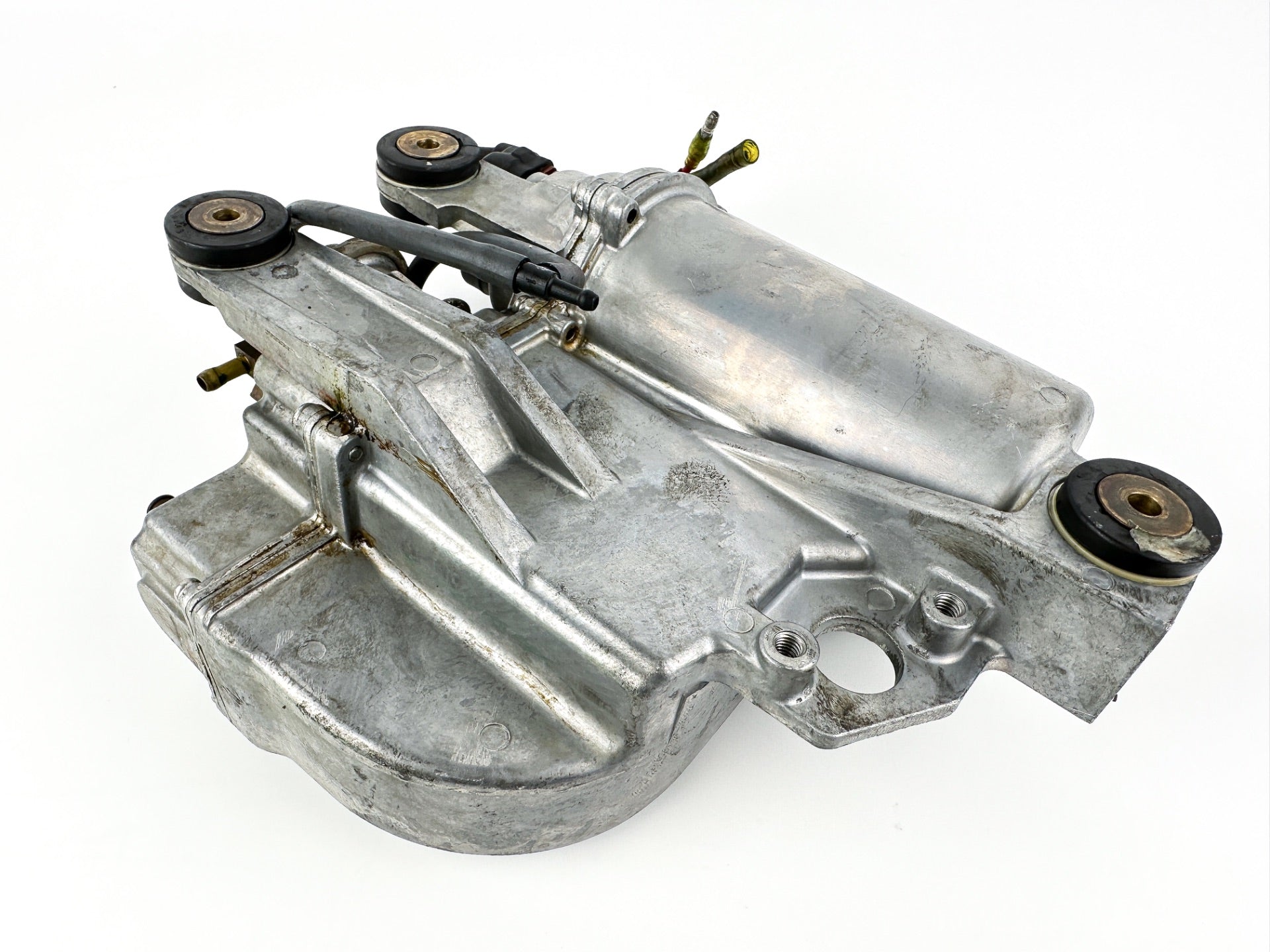 2001 Yamaha 200 HP 2 Stroke Outboard VST Float Chamber Assembly 66K-14980-00-00 OEM