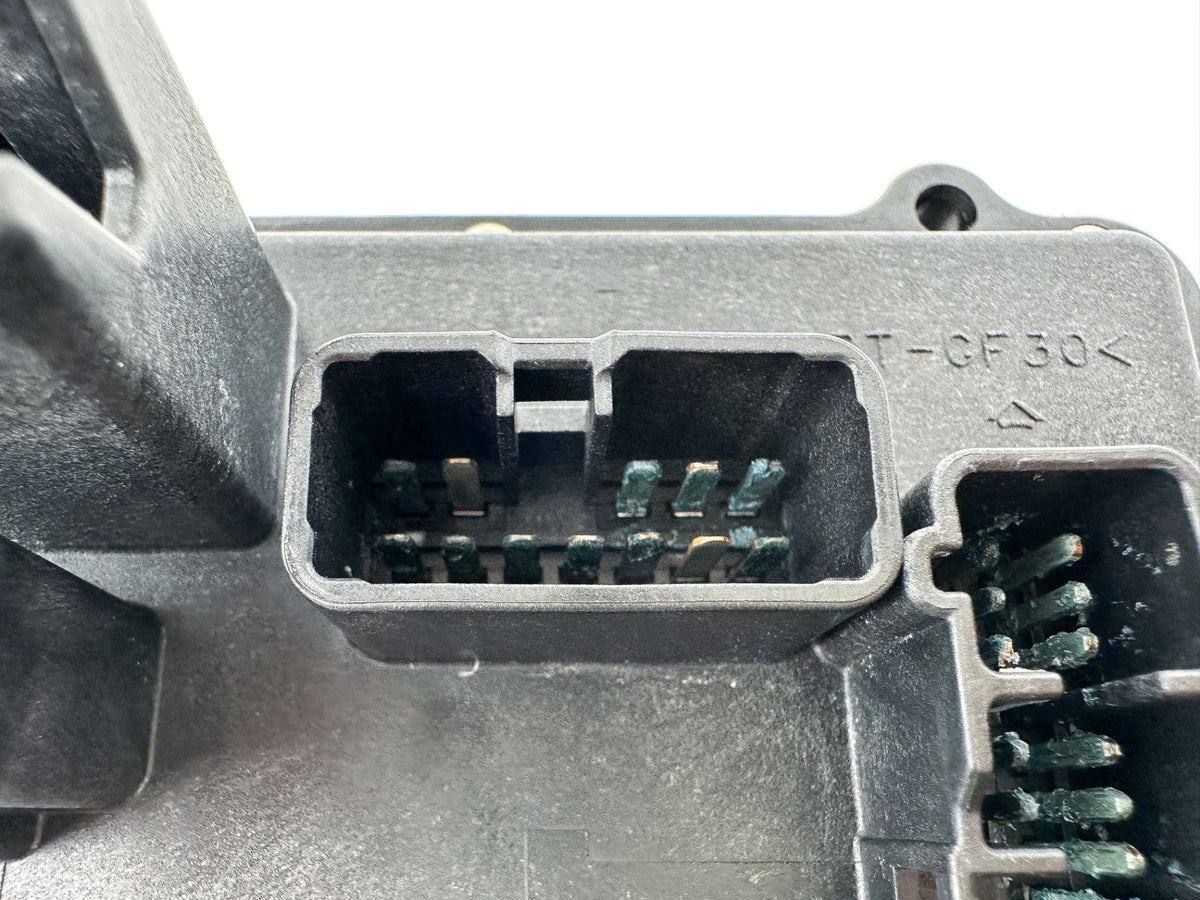 2007+ Yamaha F 350HP 4 Stroke Outboard Fuse Box Assembly 6AW-82170-01-00