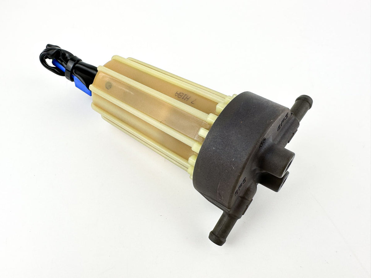 2017 Yamaha 350 HP 4 Stroke Outboard Fuel Filter Assembly 6P3-24560-22-00 OEM