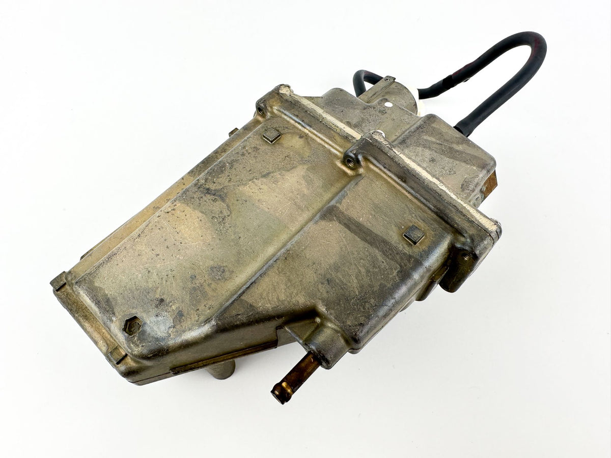 2002 Yamaha 115 HP 4 Stroke Outboard VST Float Chamber Assembly 68V-14180-01-00 OEM