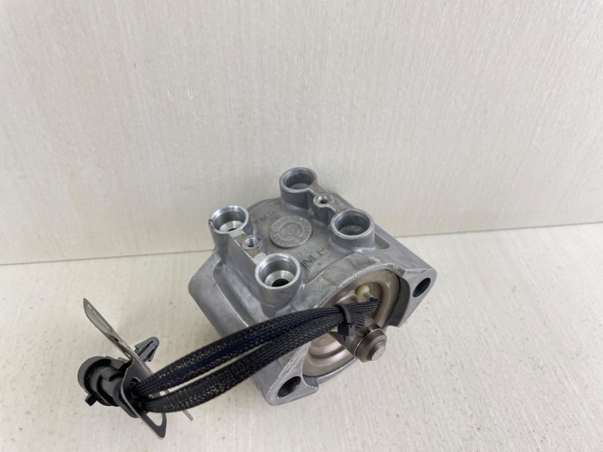 5008826 Evinrude 40 50 60 75 90 HP 2 Stroke Etec Outboard Fuel Injector Assembly