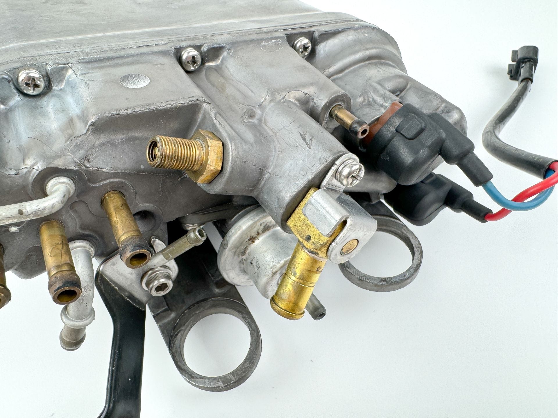 2005 Yamaha 250 HP 2 Stroke Outboard VST Float Chamber Assembly 60V-14980-00-00 OEM