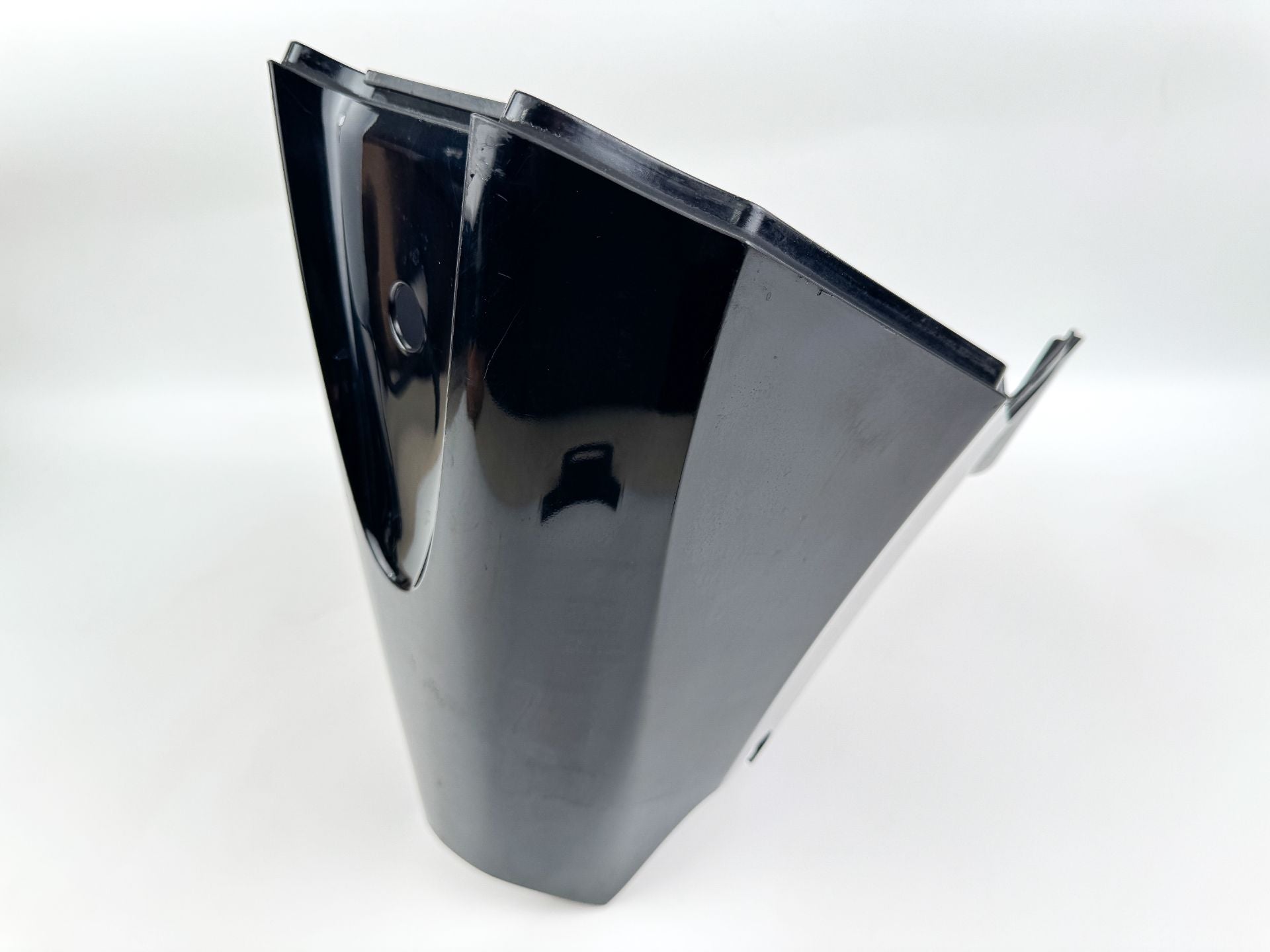 2007 Mercury 25 HP 4 Stroke Outboard Lower Apron Cover 896116T OEM