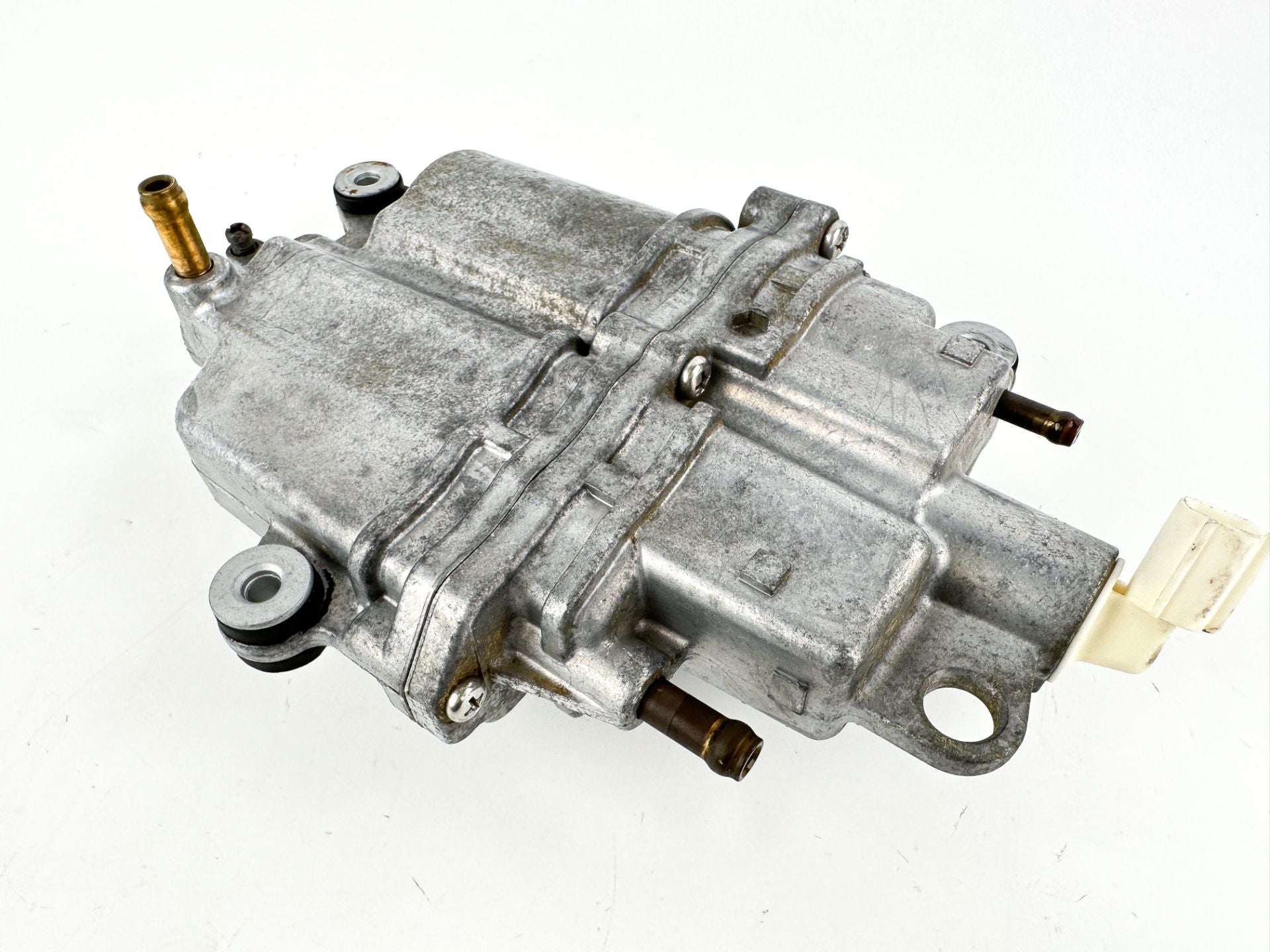 2004 Suzuki 115 HP 4 Stroke Outboard Vapor Separator Tank VST 15600-90J01 OEM