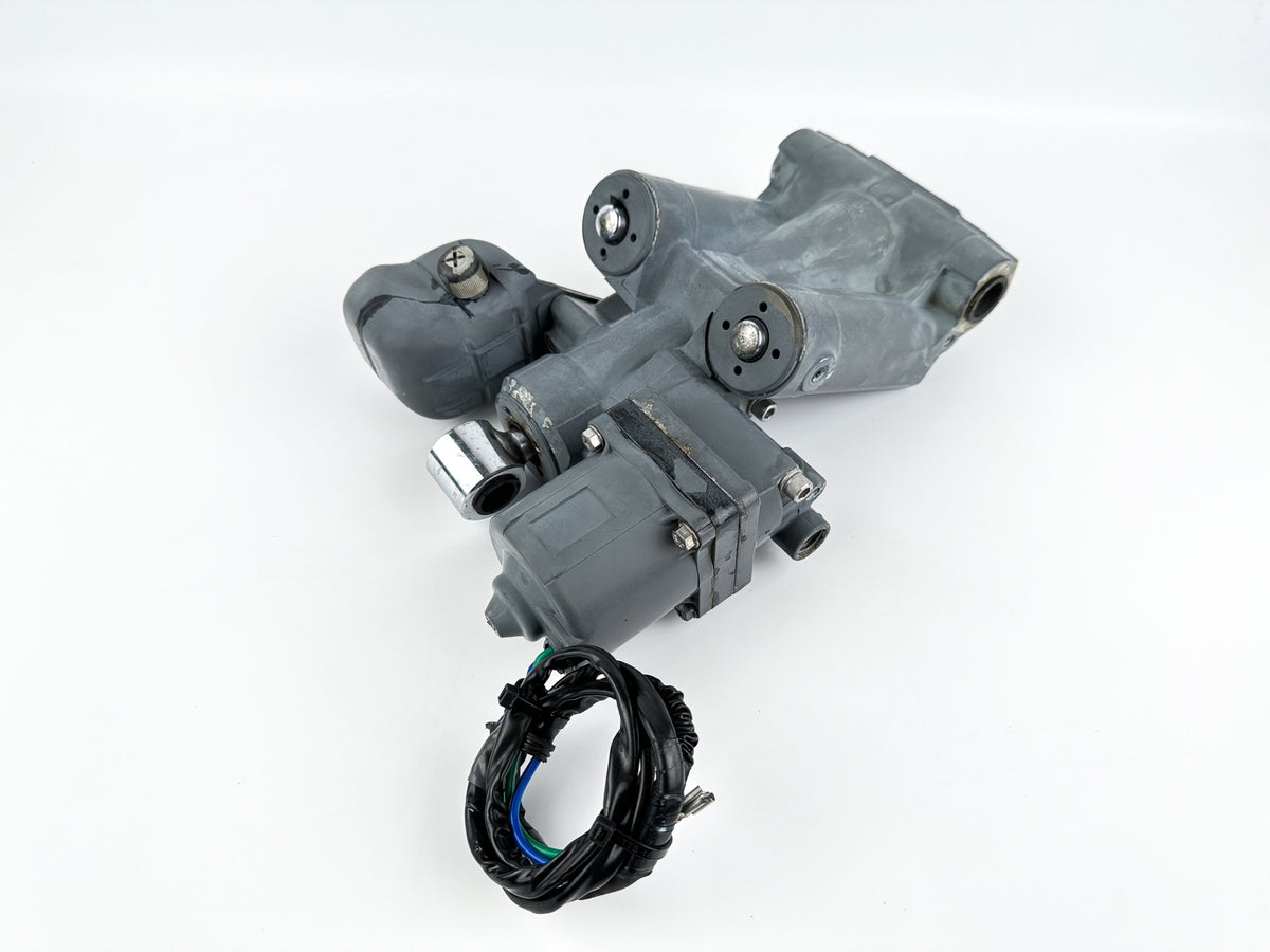 2001 Honda 130 HP 4 Stroke Outboard Power Trim Tilt Unit 56000-ZW1-708 OEM
