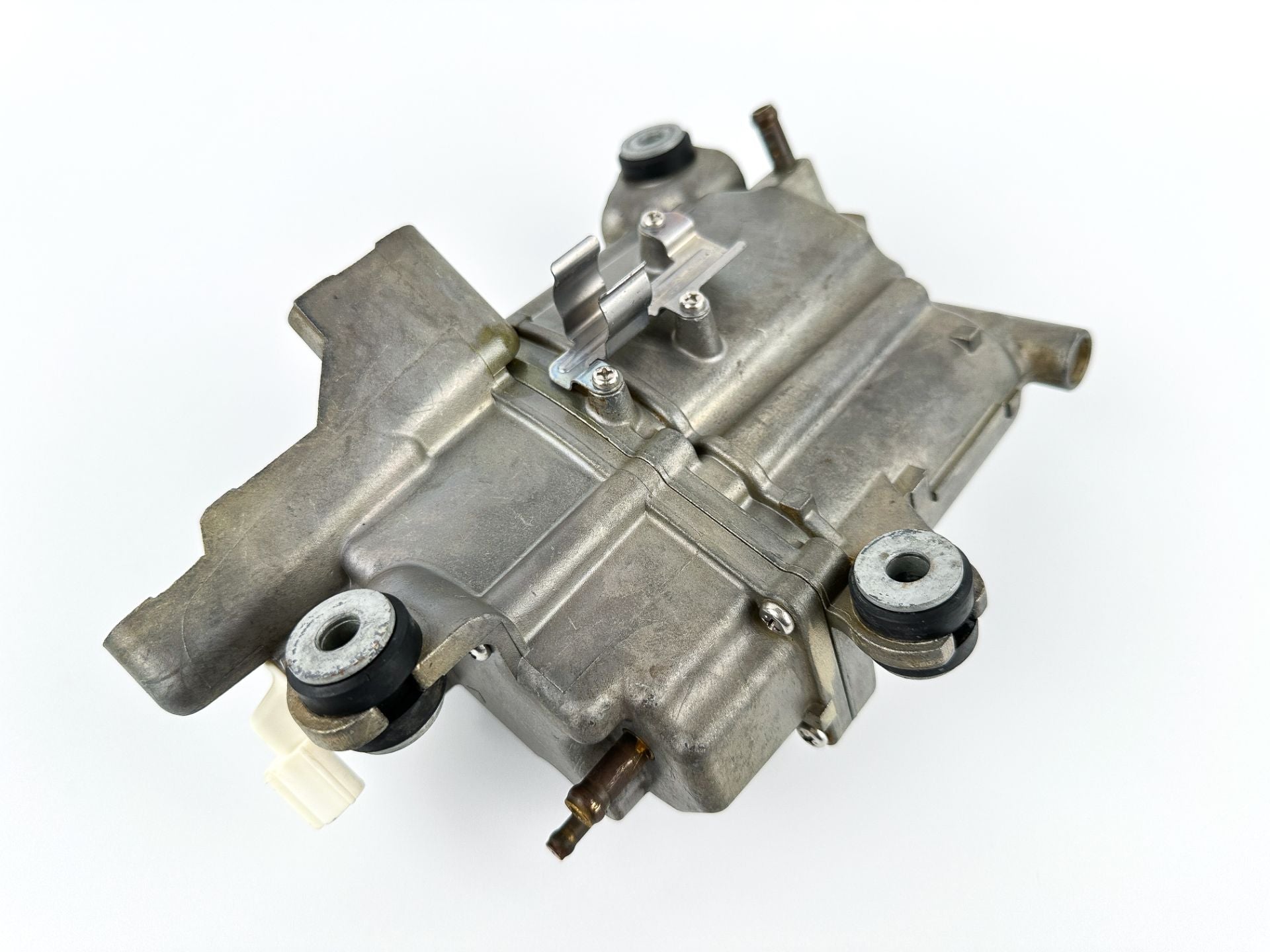Suzuki DF 200 225 250 HP 4 Stroke Outboard Vapor Separator Tank VST 15600-93J02 OEM
