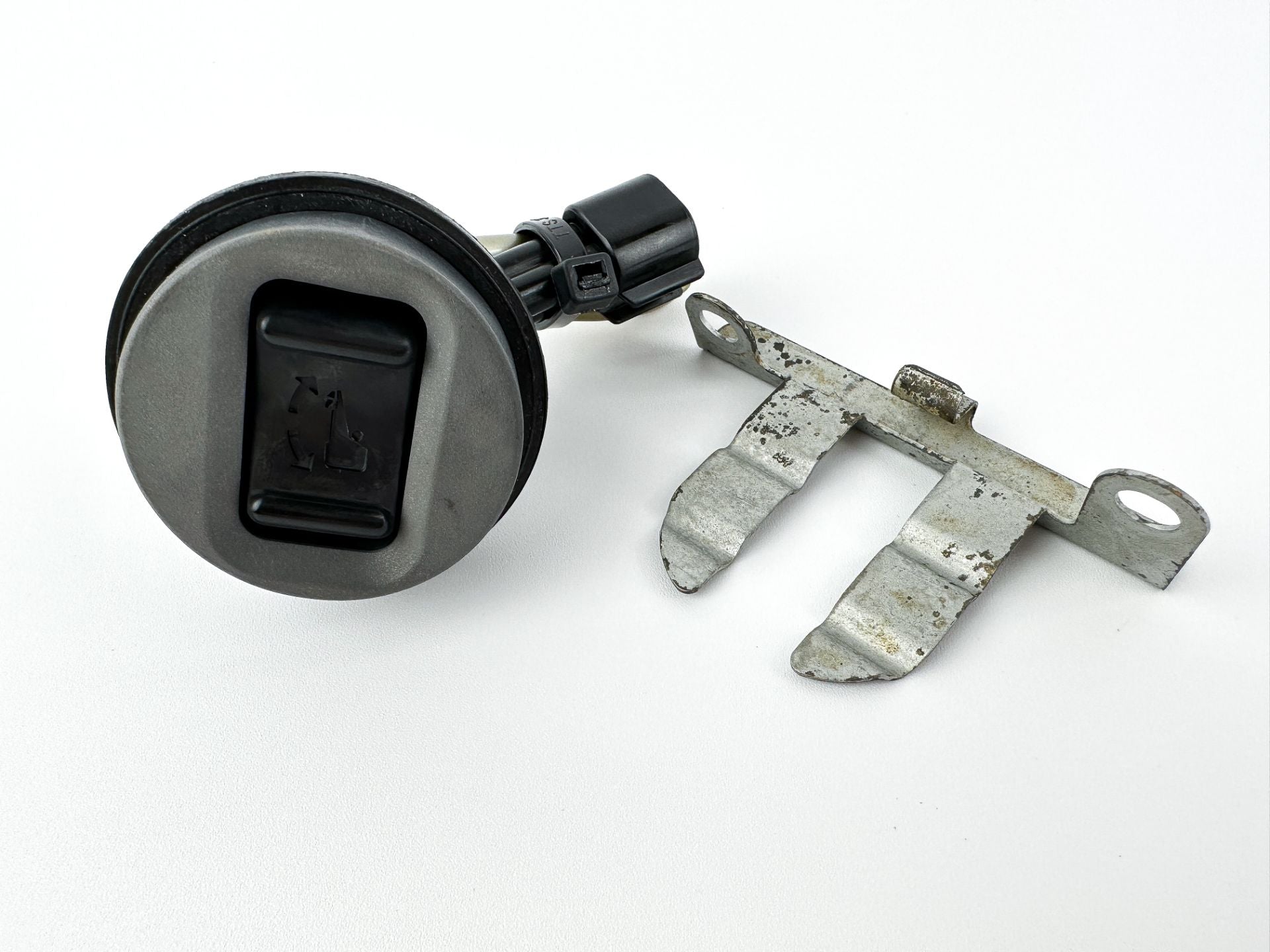2001 Yamaha 150 HP 2 Stroke Outboard Trim Switch 6R3-8259E-00-00 OEM