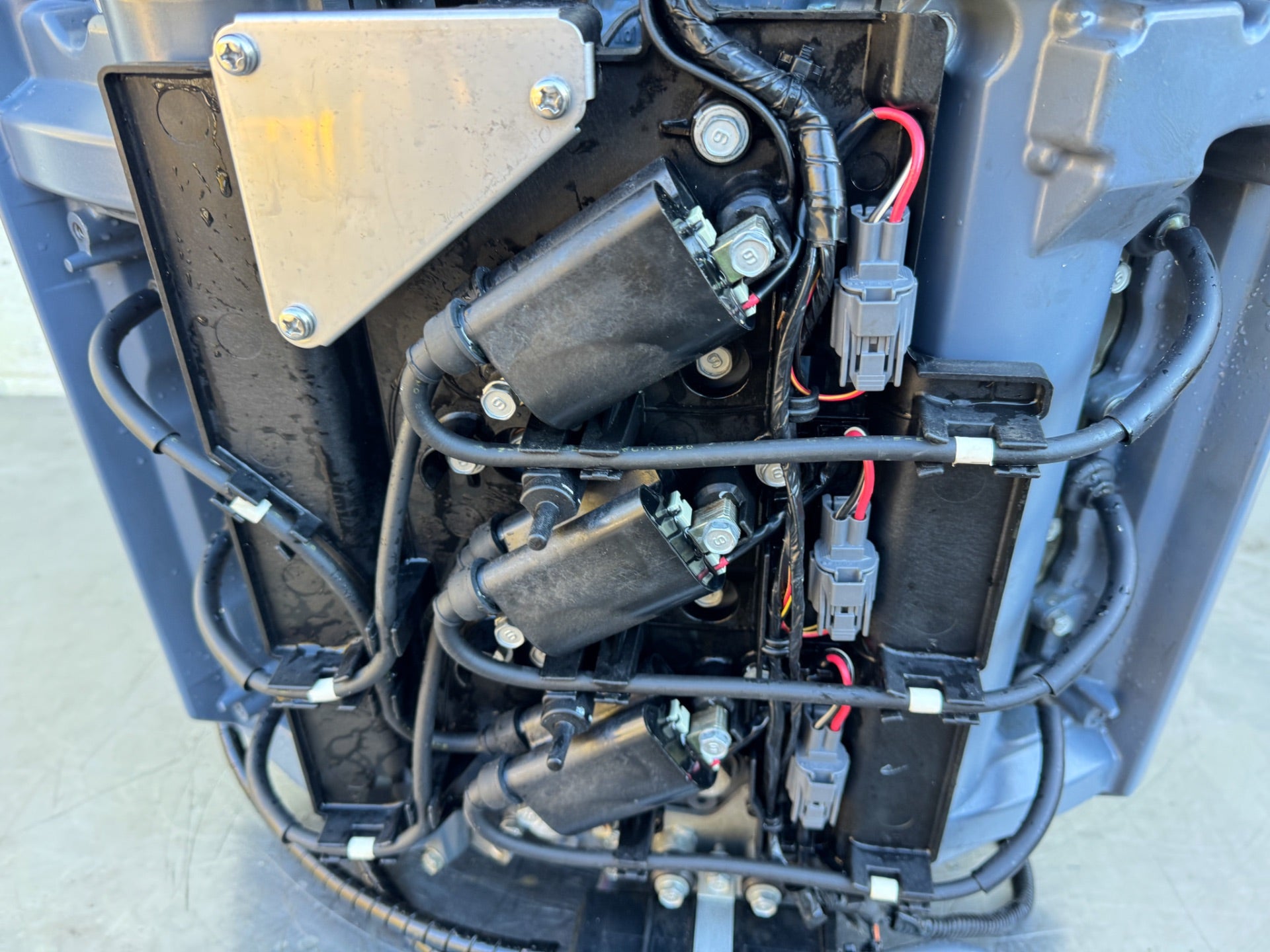 2004 Yamaha F225 225HP 3.3L 4 Stroke Outboard Powerhead - 231 Hours