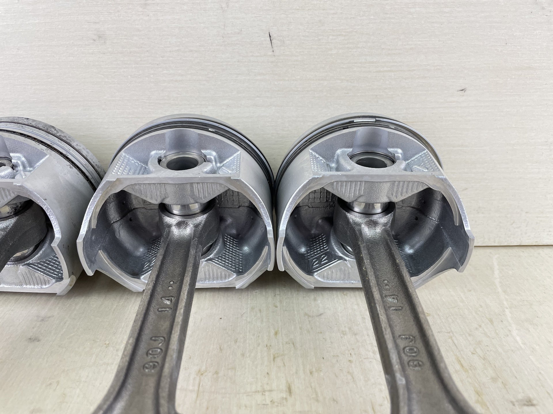 2003 Suzuki 115HP 4 Stroke Outboard Piston & Connecting Rod Set