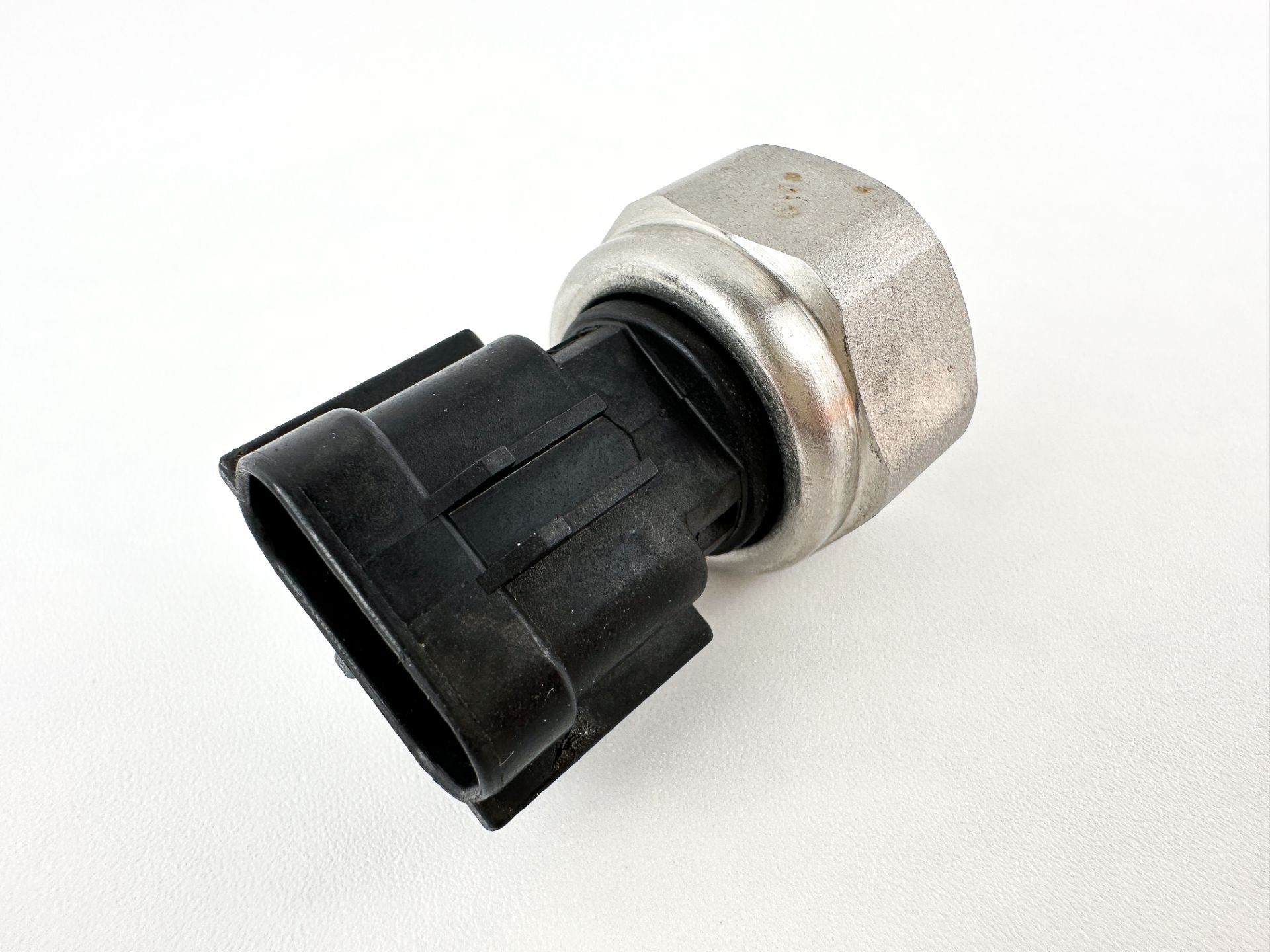 2022 Yamaha 200 HP 4 Stroke Outboard Oil Pressure Sensor 6AW-83651-01-00 OEM