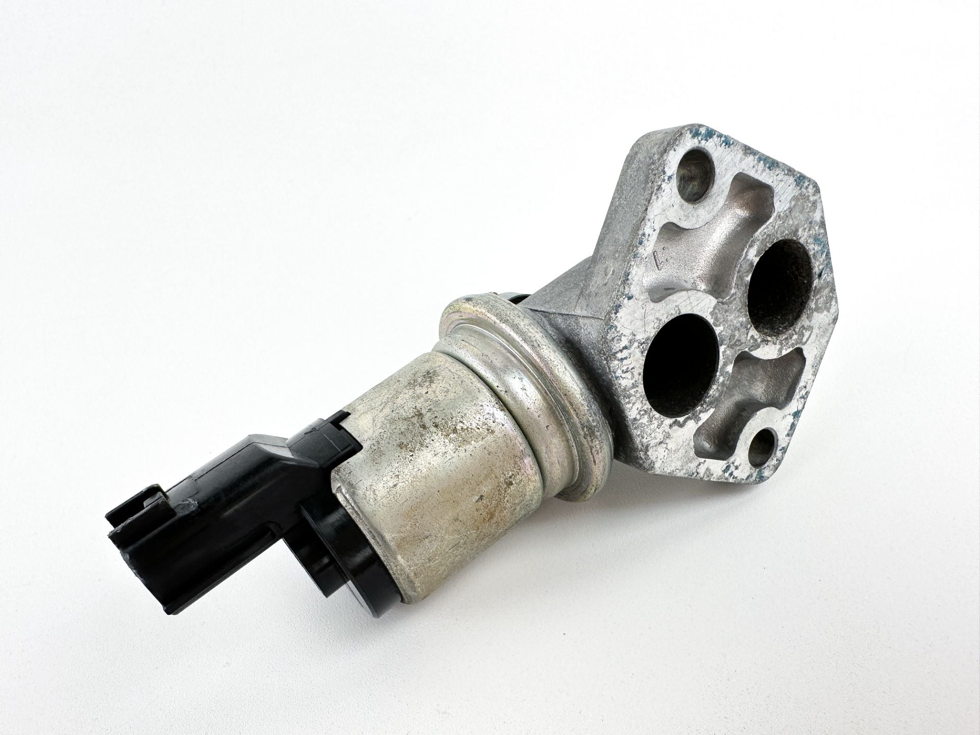 2006 Suzuki 90 HP 4 Stroke Outboard IAC Idle Air Control Valve 18137-77E00 OEM