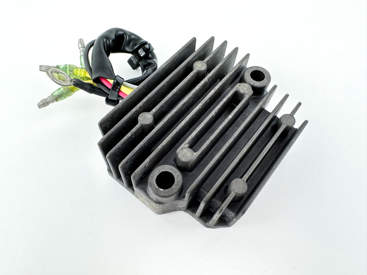 2005 Yamaha 25 HP 4 Stroke Outboard Rectifier & Regulator 65W-81960-10-00 OEM