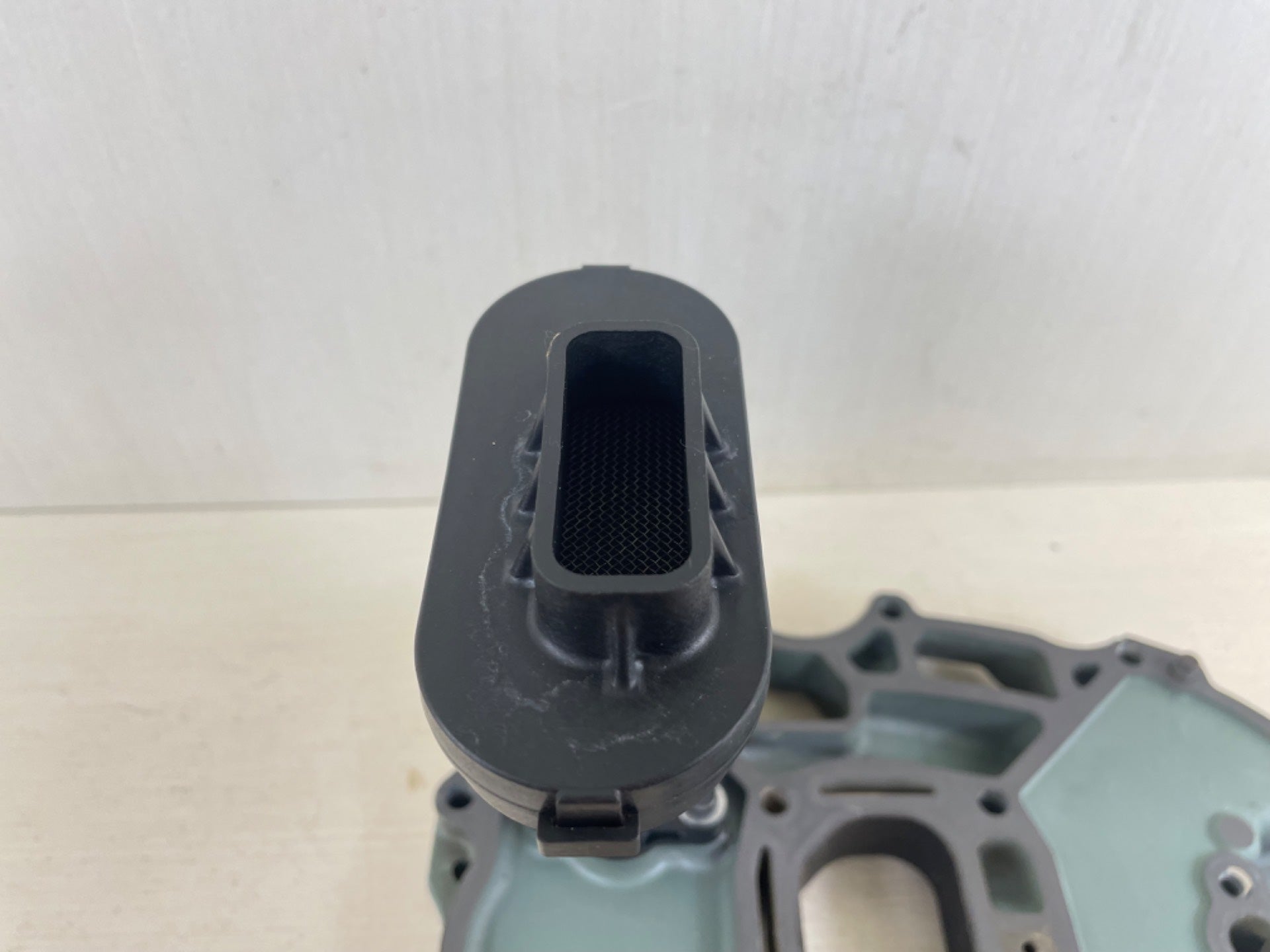 2006 Yamaha 250HP 4 Stroke Outboard Exhaust Manifold & Oil Strainer 69J-41131-10-CA