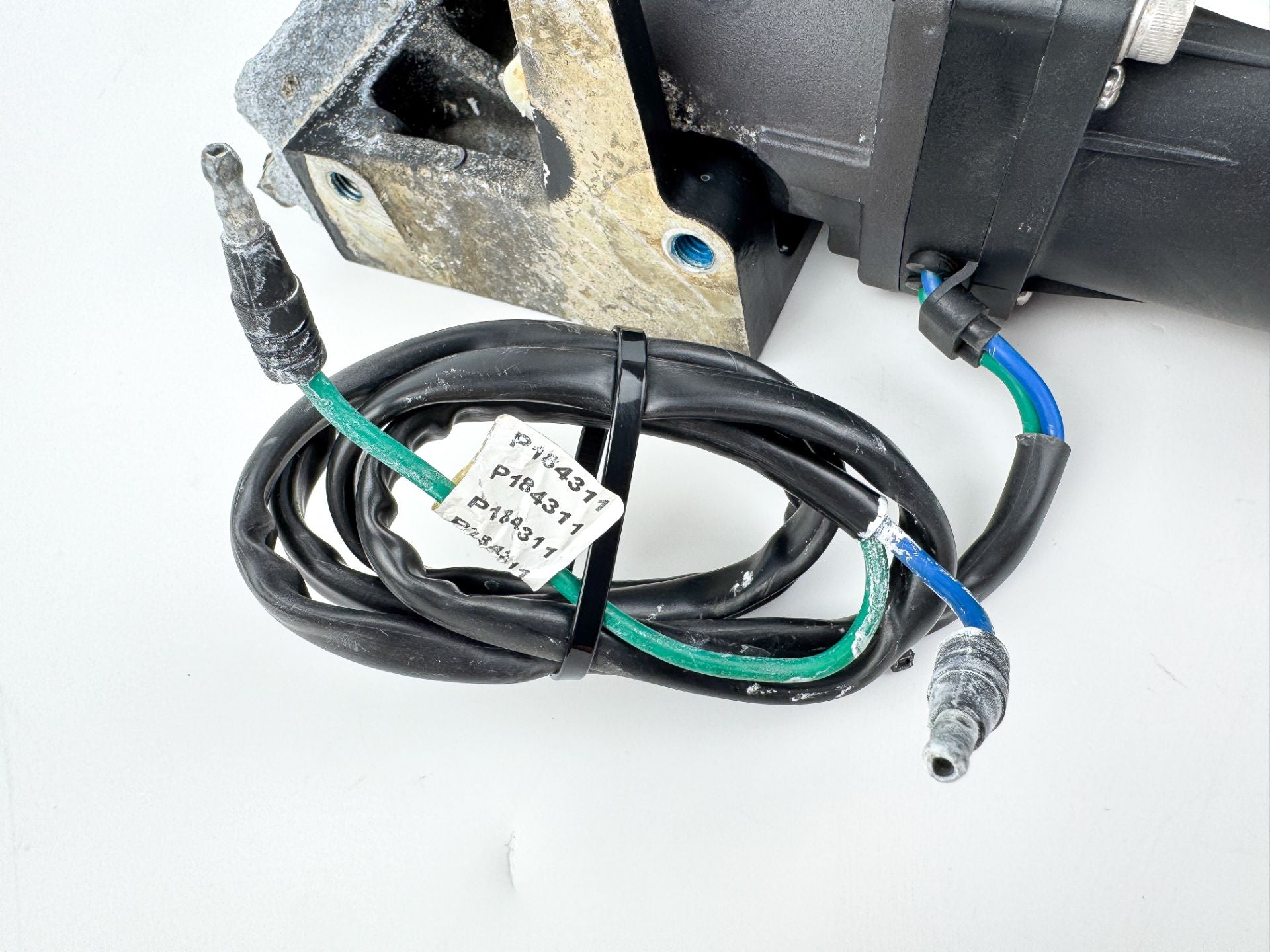 Mercury 70 90 115 120 125 HP Power Tilt and Trim Assembly 8M0090335 Used OEM