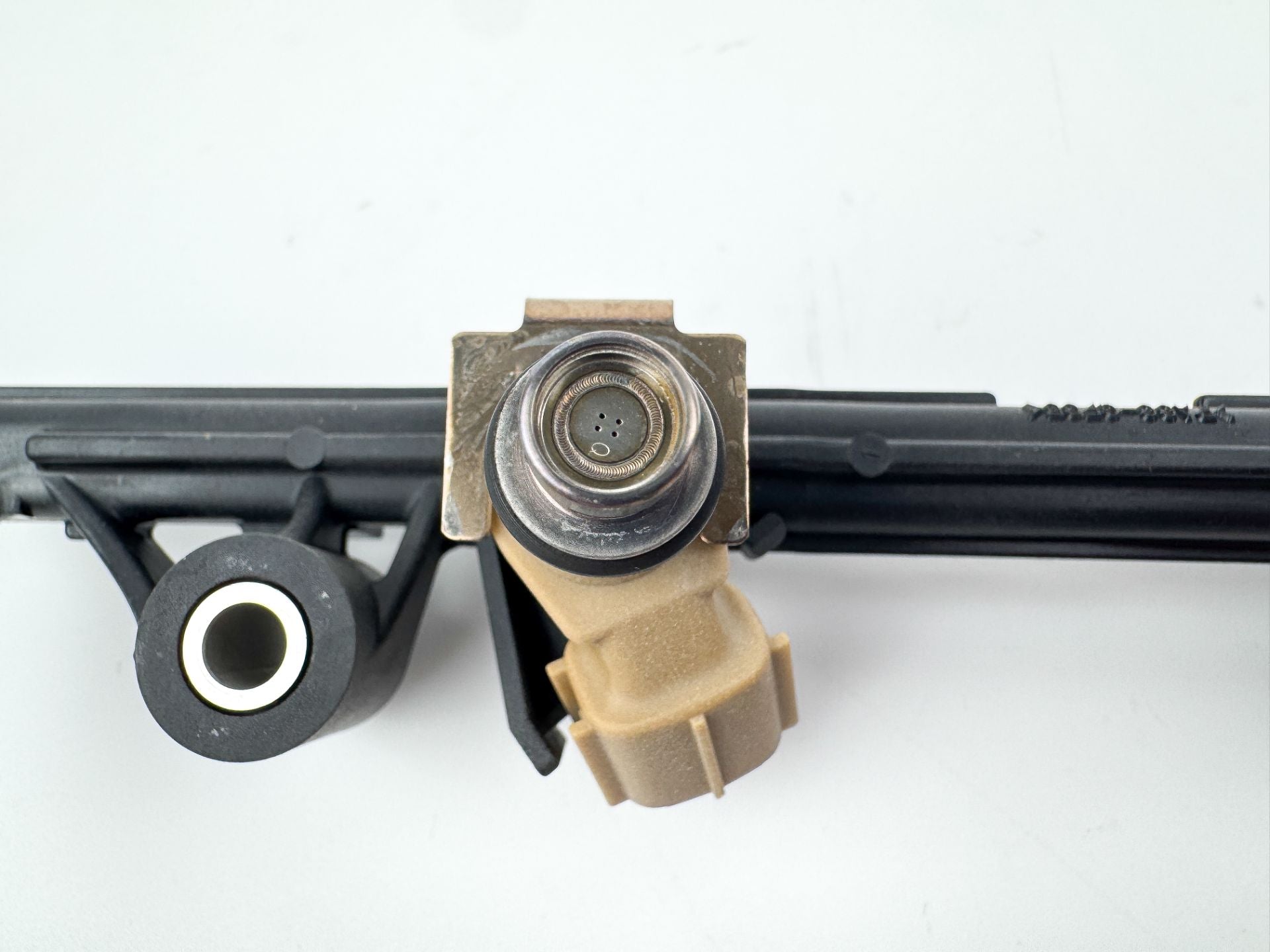 2006 Yamaha 250 HP 4 Stroke Outboard Fuel Injector Set W/ Rail 6P2-13160-11-00 OEM
