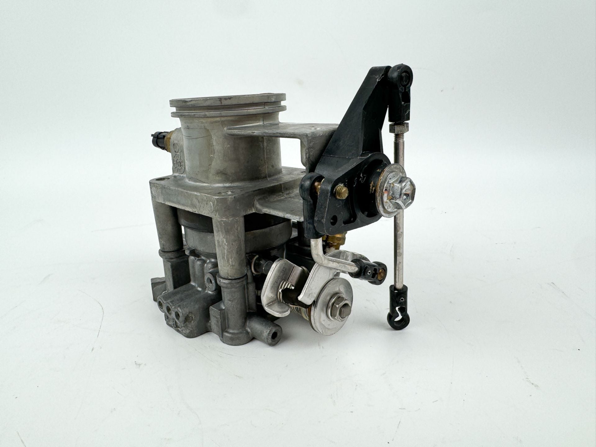 2004 Suzuki 70 HP 4 Stroke Outboard Throttle Body Assembly 13300-99E10 OEM