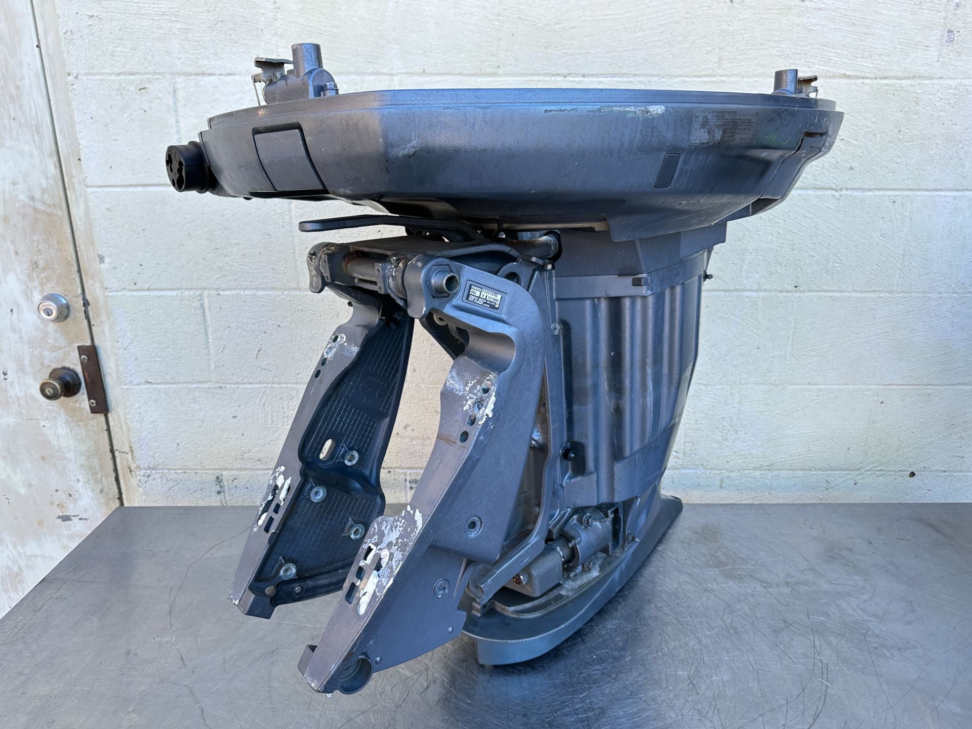 2004 Yamaha 225 HP 4 Stroke Outboard Complete Midsection & Swivel Bracket XL