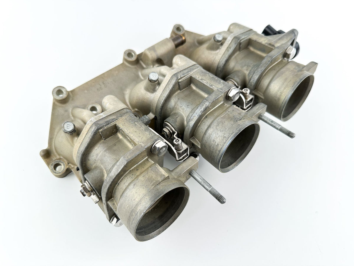 2002 Yamaha 200 HP 4 Stroke Outboard Intake Manifold & Throttle Body 60L-13750-00-00 OEM