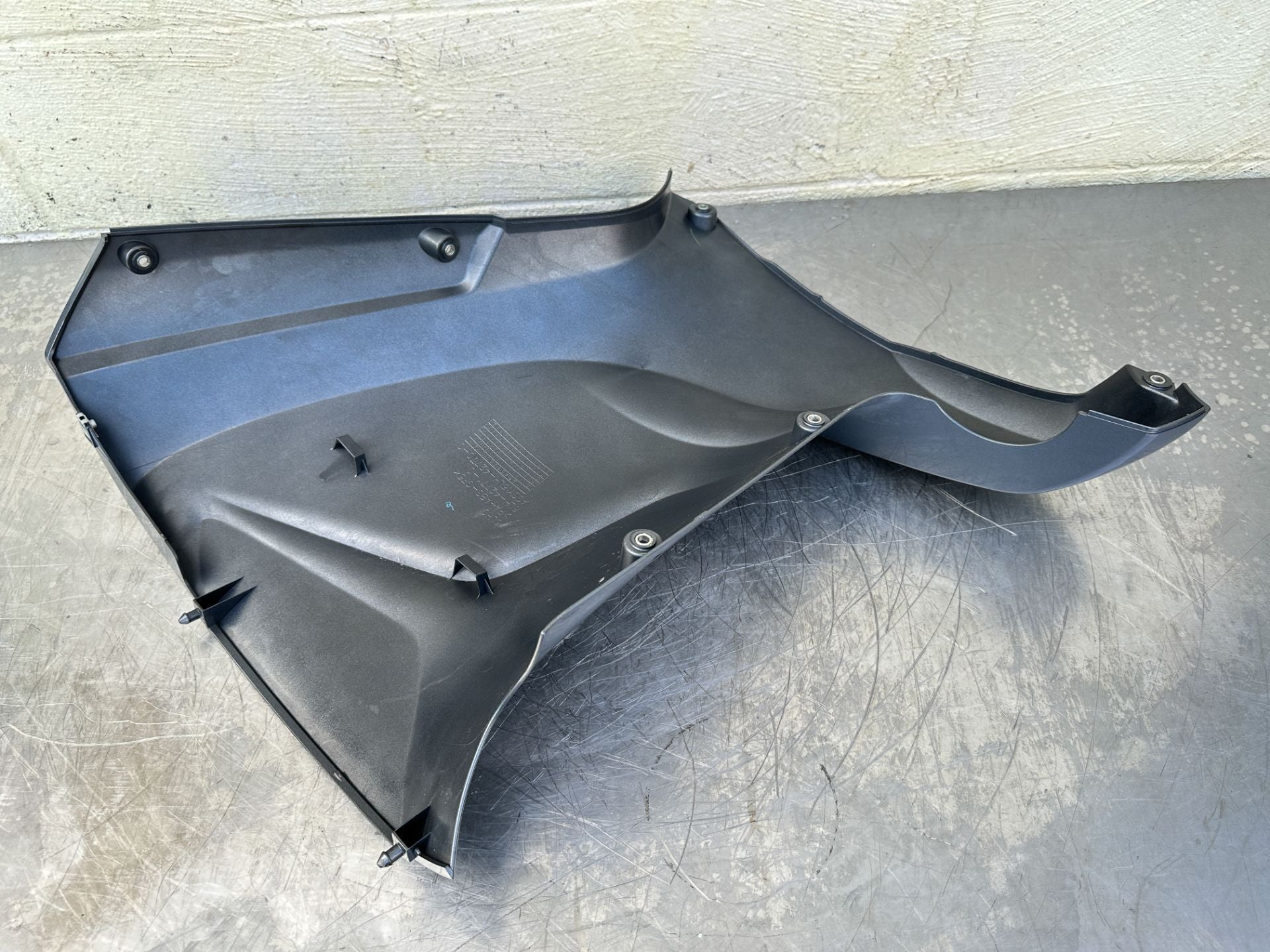 2022 Yamaha 200 HP 4 Stroke Outboard Lower Apron Cowling Port 6LH-42740-00-8D OEM