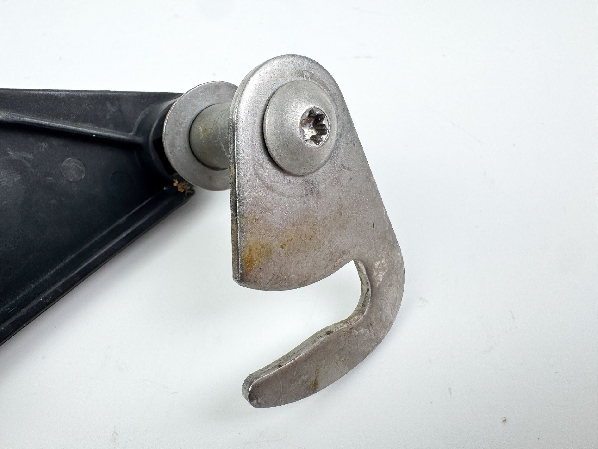 2010 Evinrude 250 HP 2 Stroke Outboard Port Latch Handle 5005707 OEM
