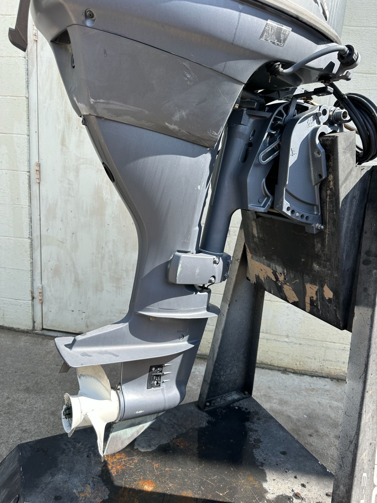 2002 Yamaha 25HP 4 Stroke Outboard Engine W/ 20" Long Shaft