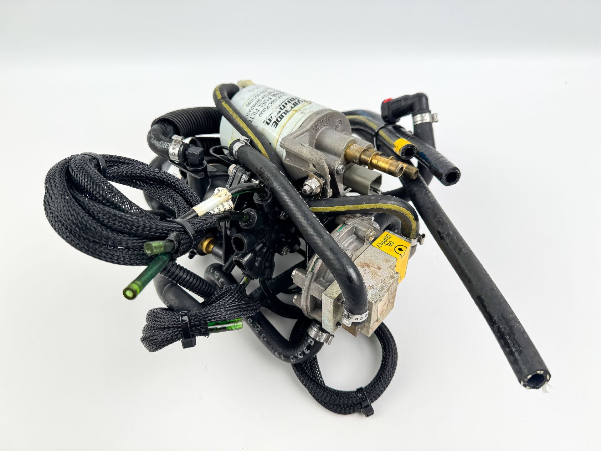 2005 Evinrude 115 HP 2 Stroke Outboard Oil Manifold & Pump 5000836 OEM