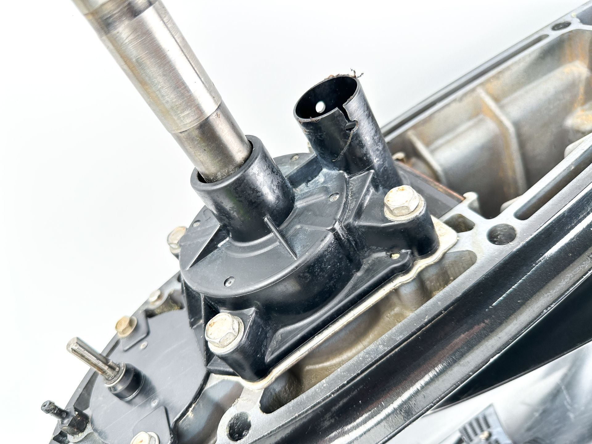 2016 Suzuki 175 HP 4 Stroke Outboard Lower Unit Gear Case 50040-96838-0EP OEM