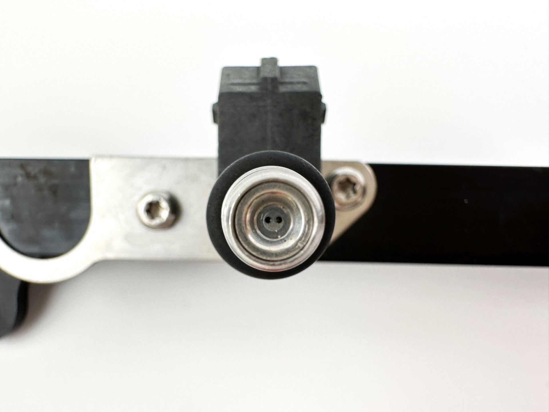 2008 Mercury 300 HP 4 Stroke Outboard Fuel Injector Set W/ Rail 8M0041080 OEM